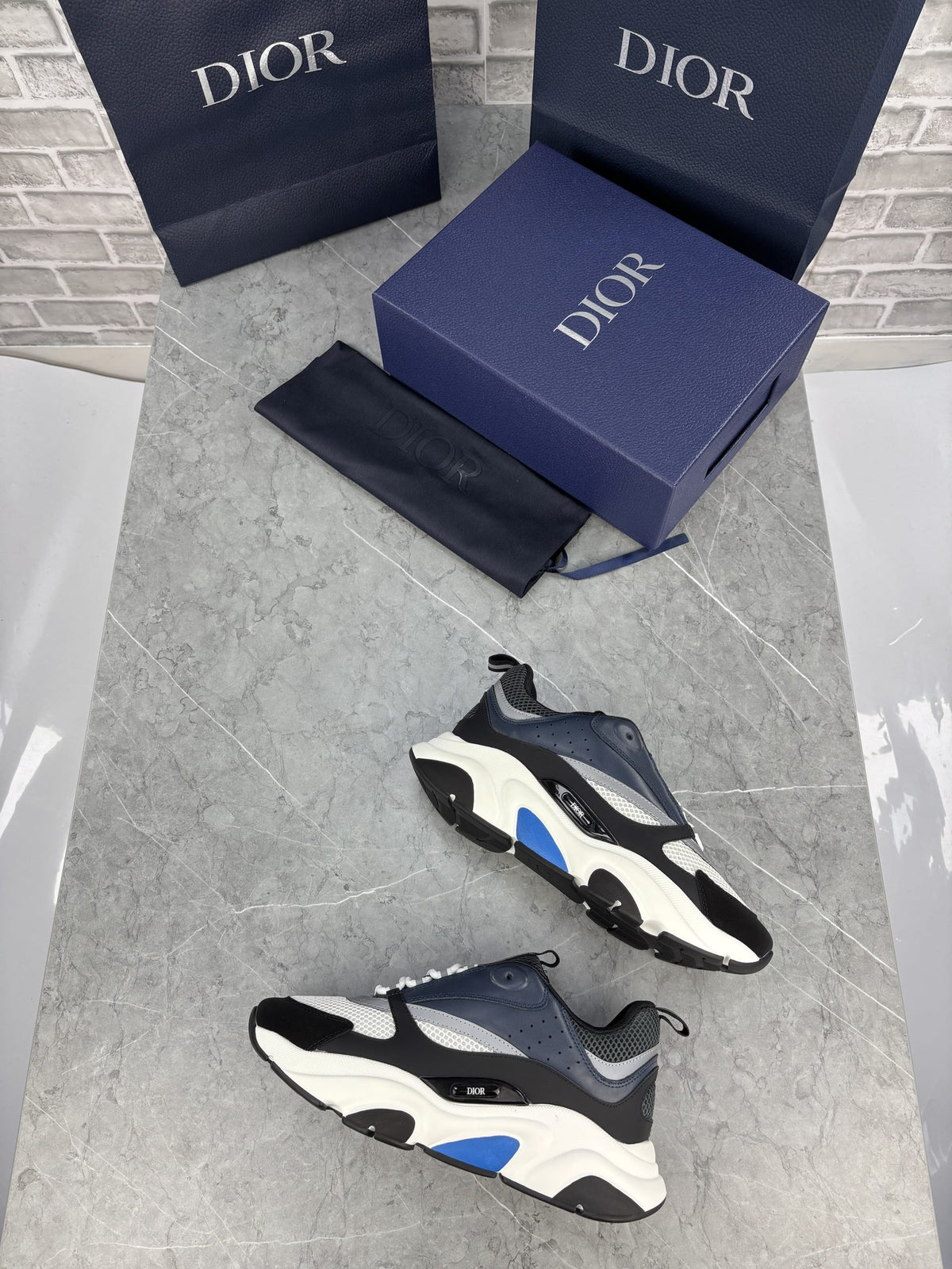 B22 WHITE BLUE image 3