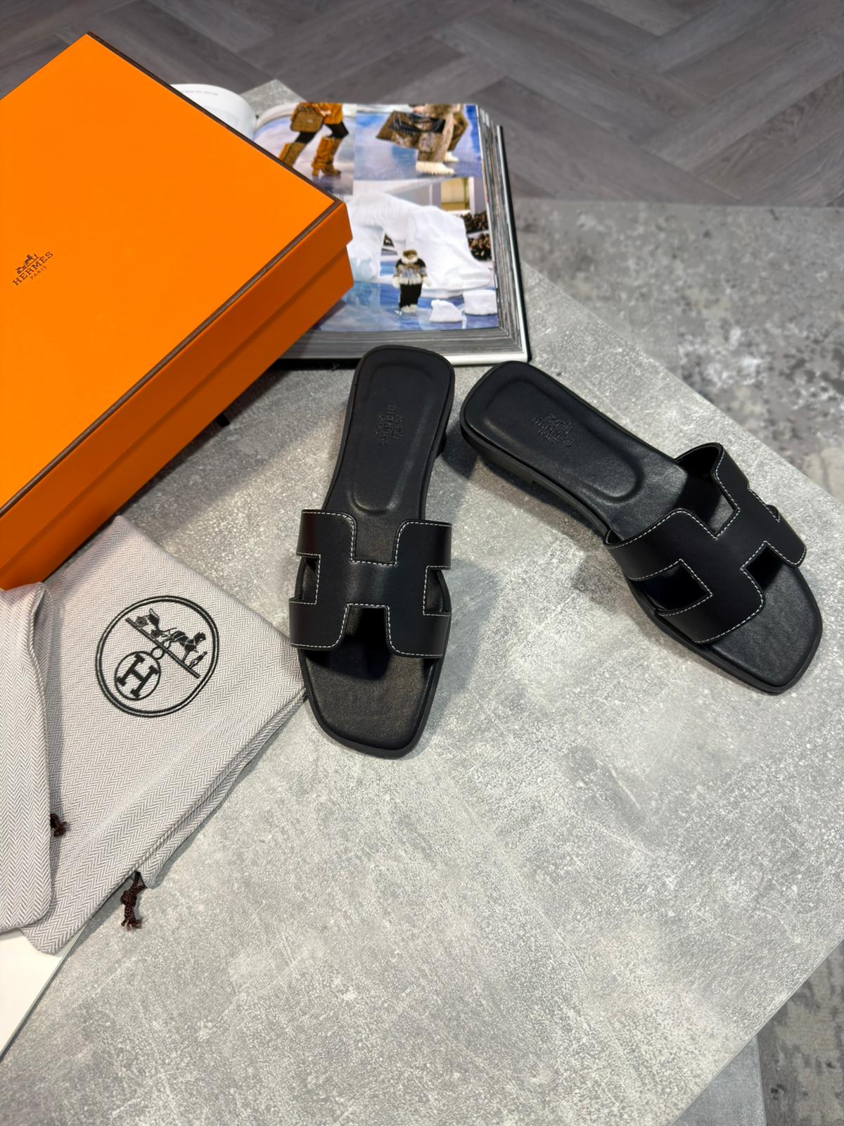 Herm Women sliders image 1