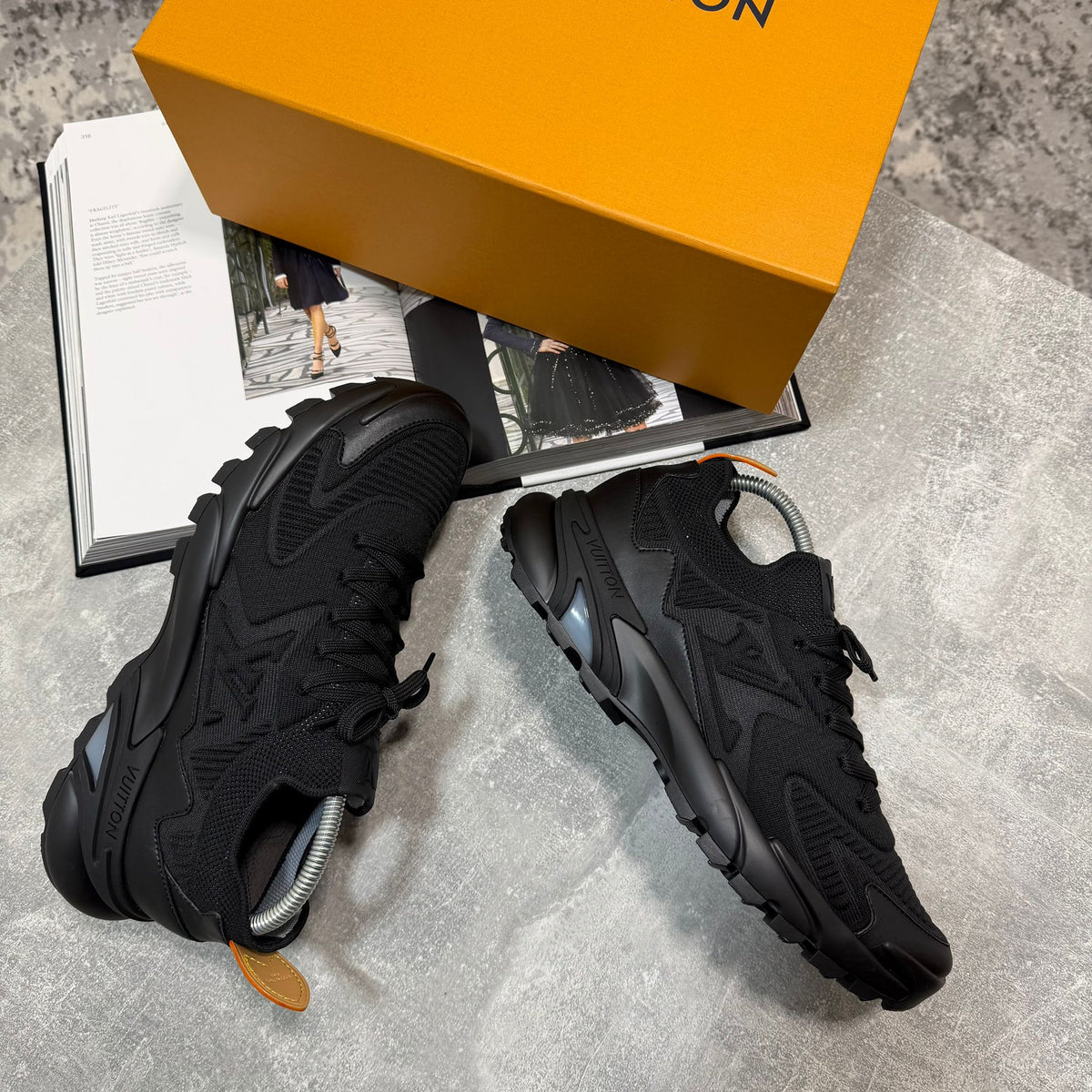 LV Sneaks All Black image 2