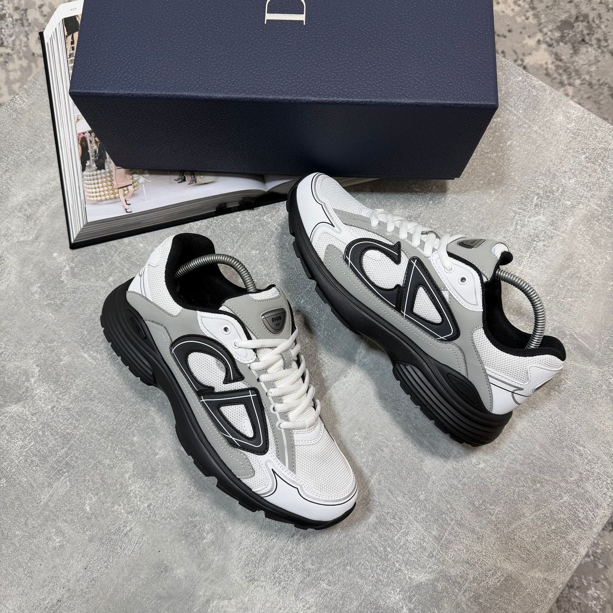 IOR B30 Grey and White image 2