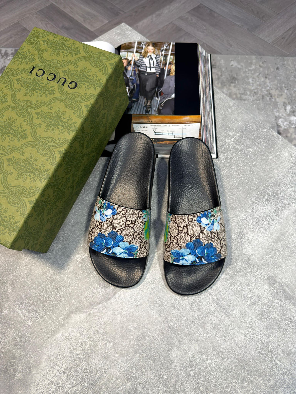 Gucci Sliders Women image 1