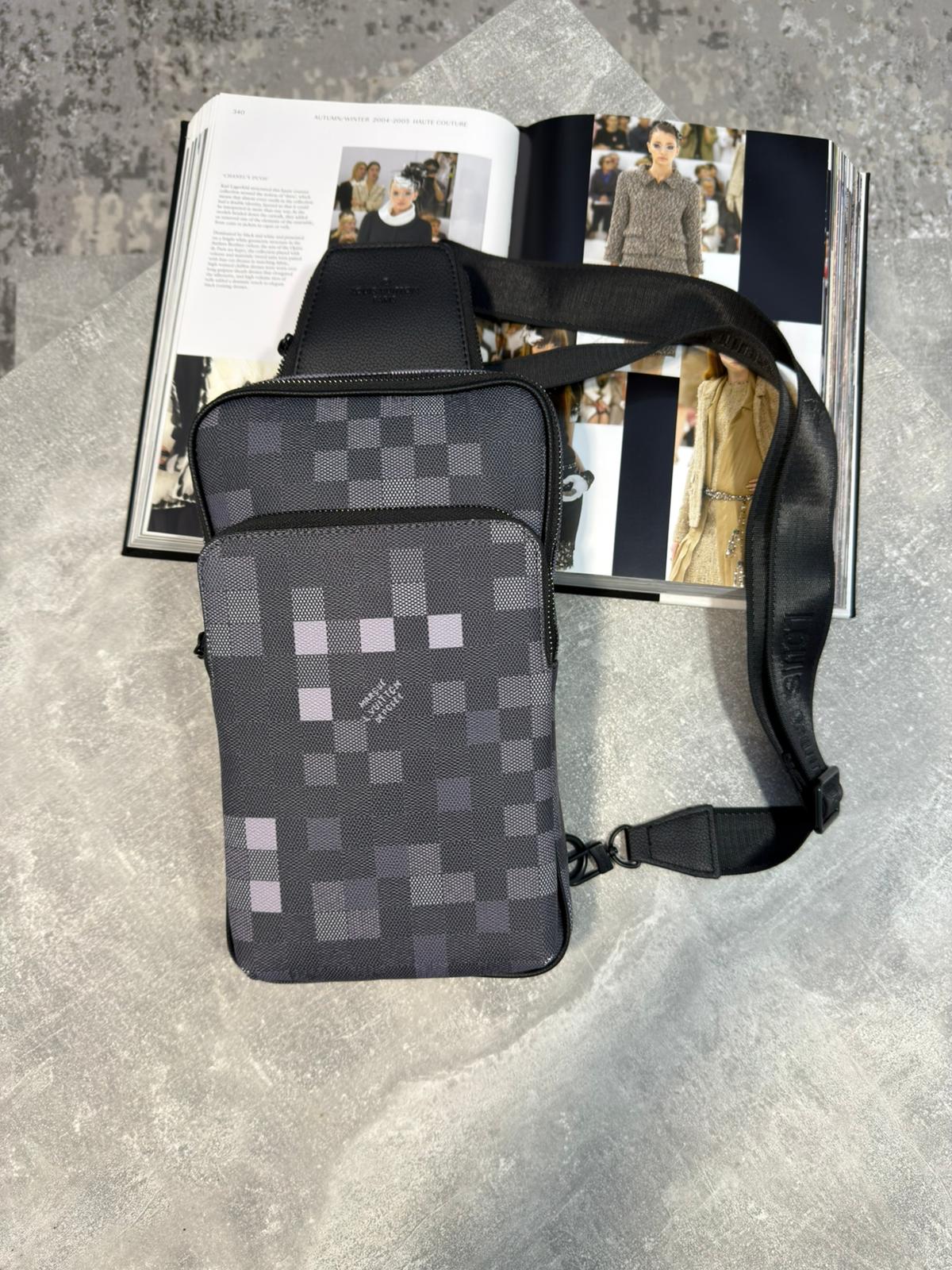 LV shoulder Bag image 0