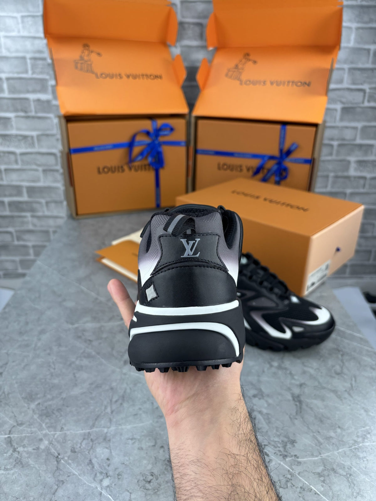 LV SNEAK image 7