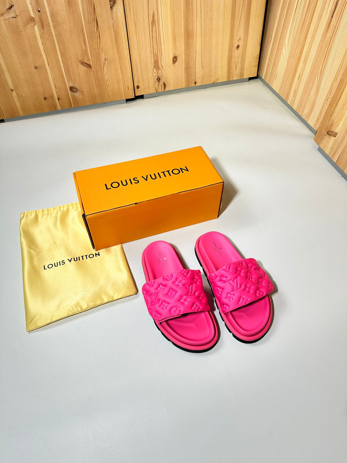 L-V SANDAL image 1