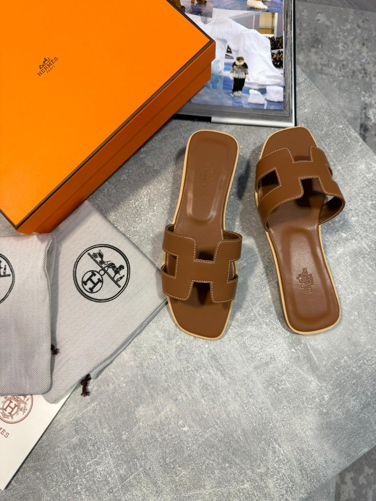 Herm Women sliders image 3