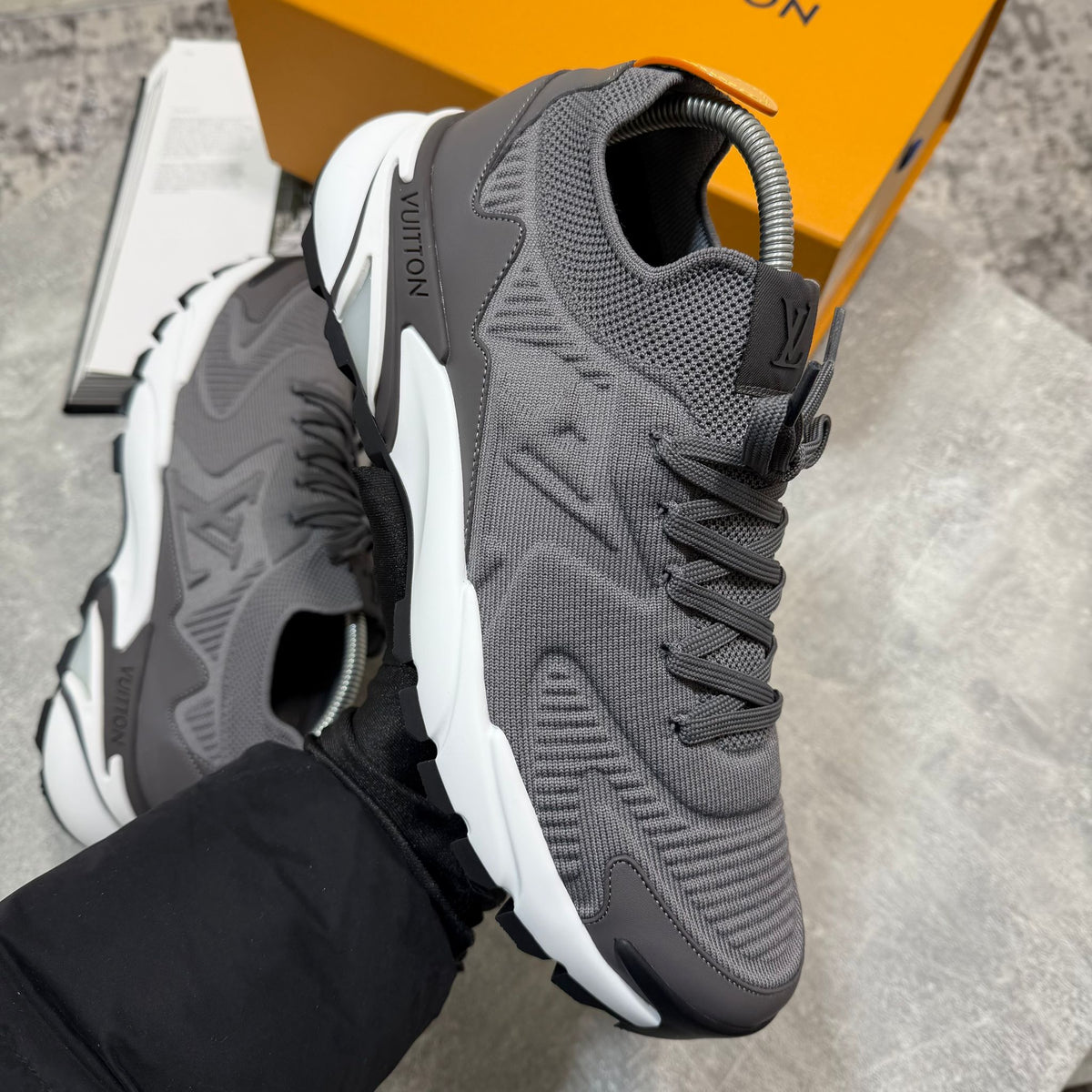 LV Sneaks Grey image 4