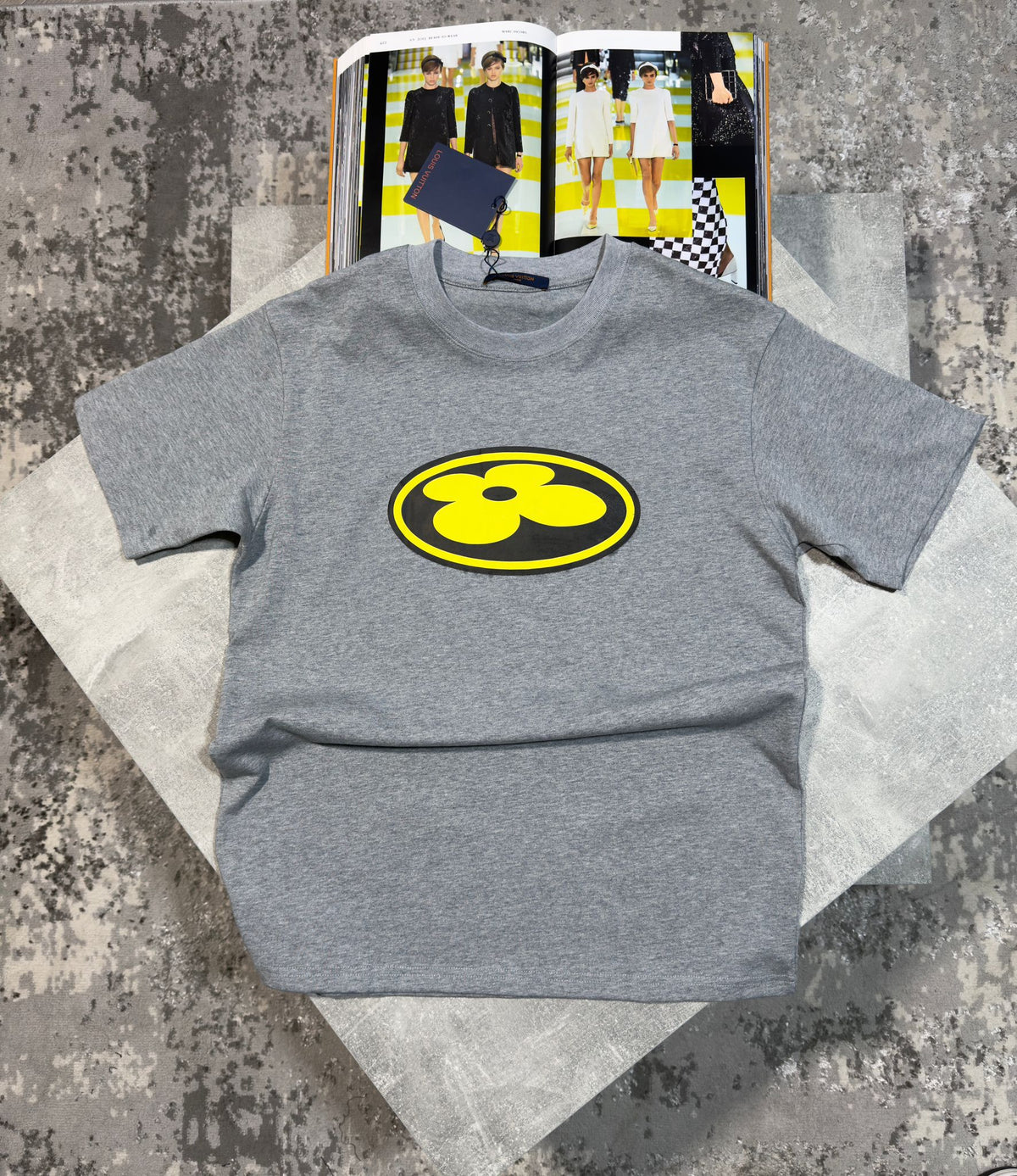 LV Tshirt Grey image 0
