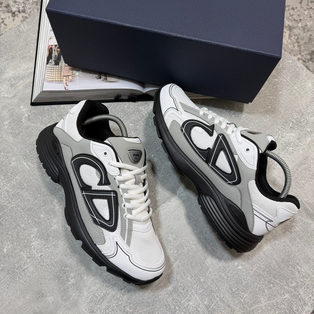 IOR B30 Grey and White image 0