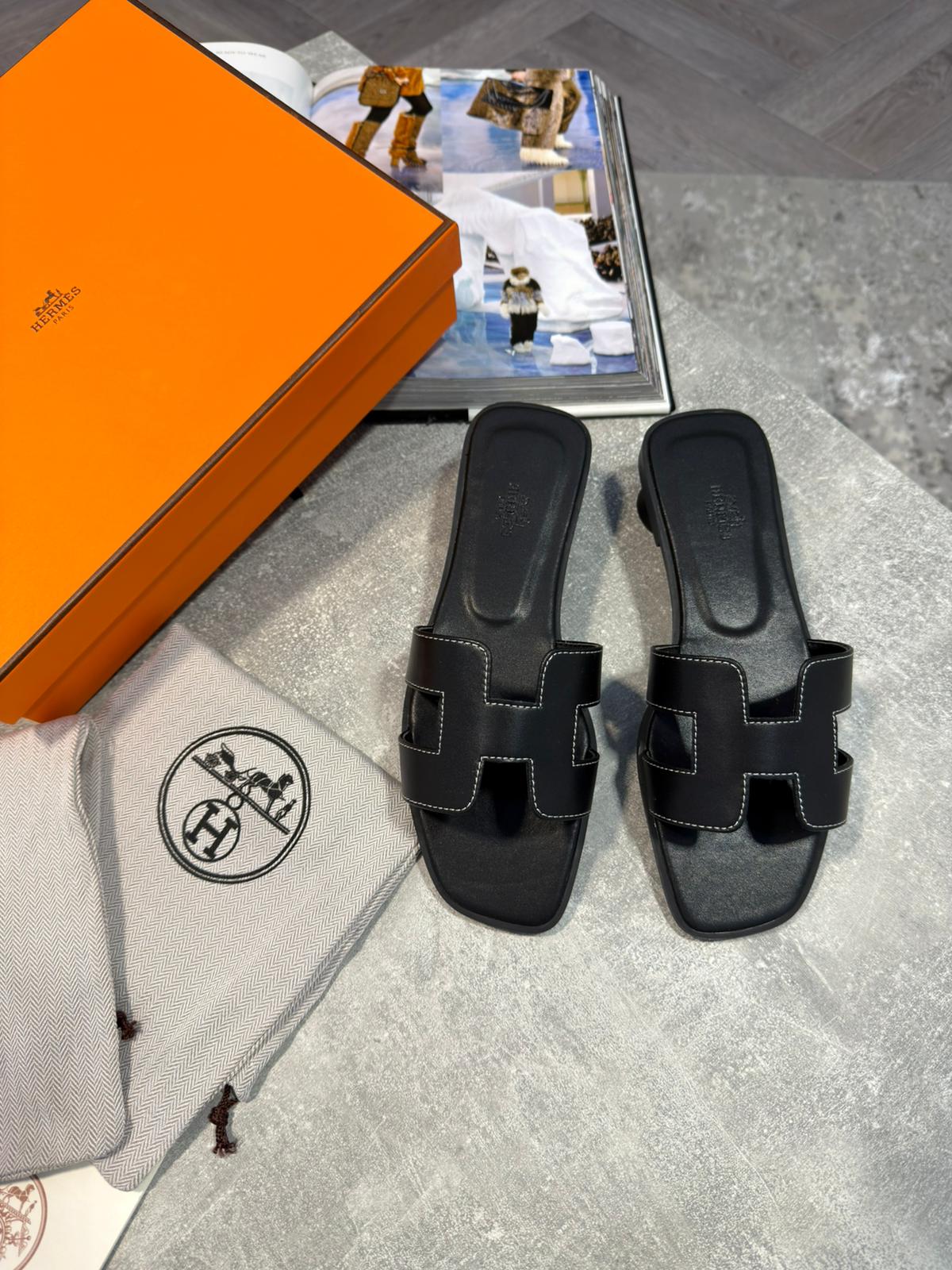Herm Women sliders image 0