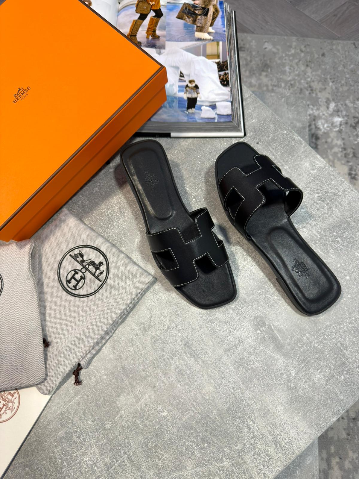 Herm Women sliders image 2
