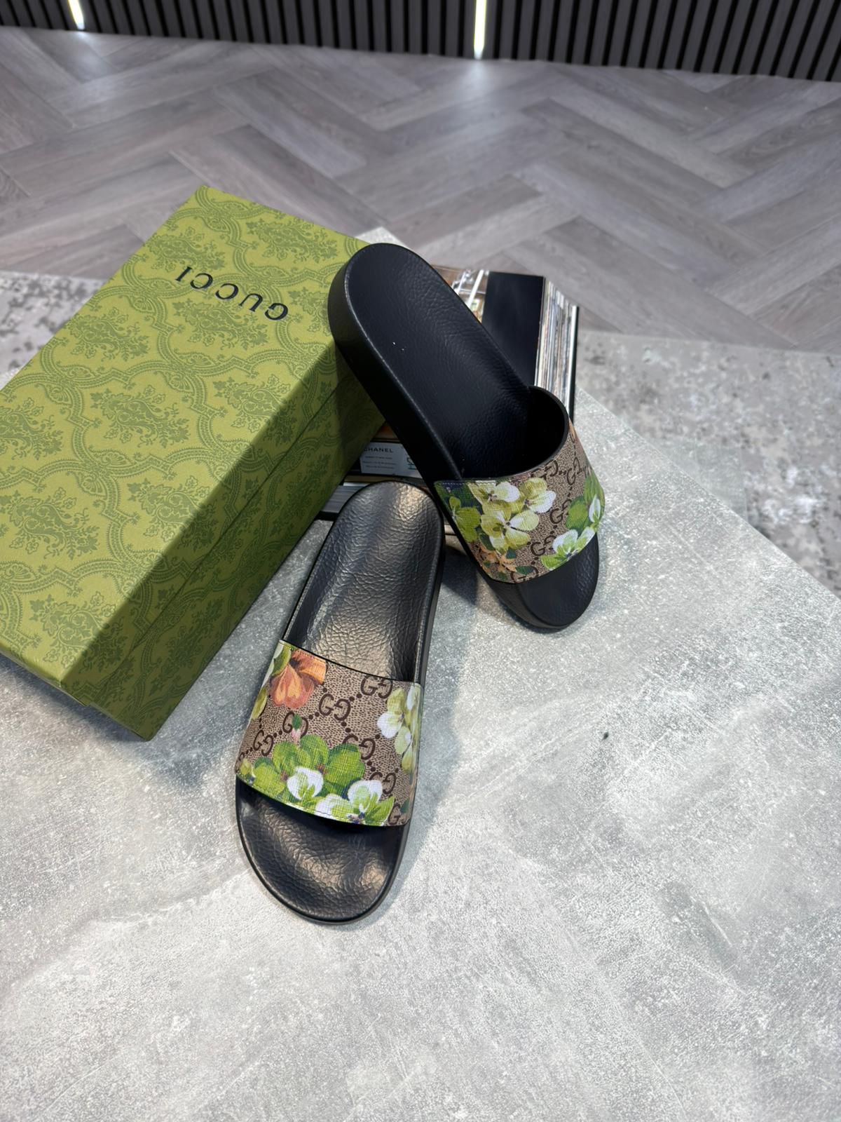 Gucci Sliders Women image 1