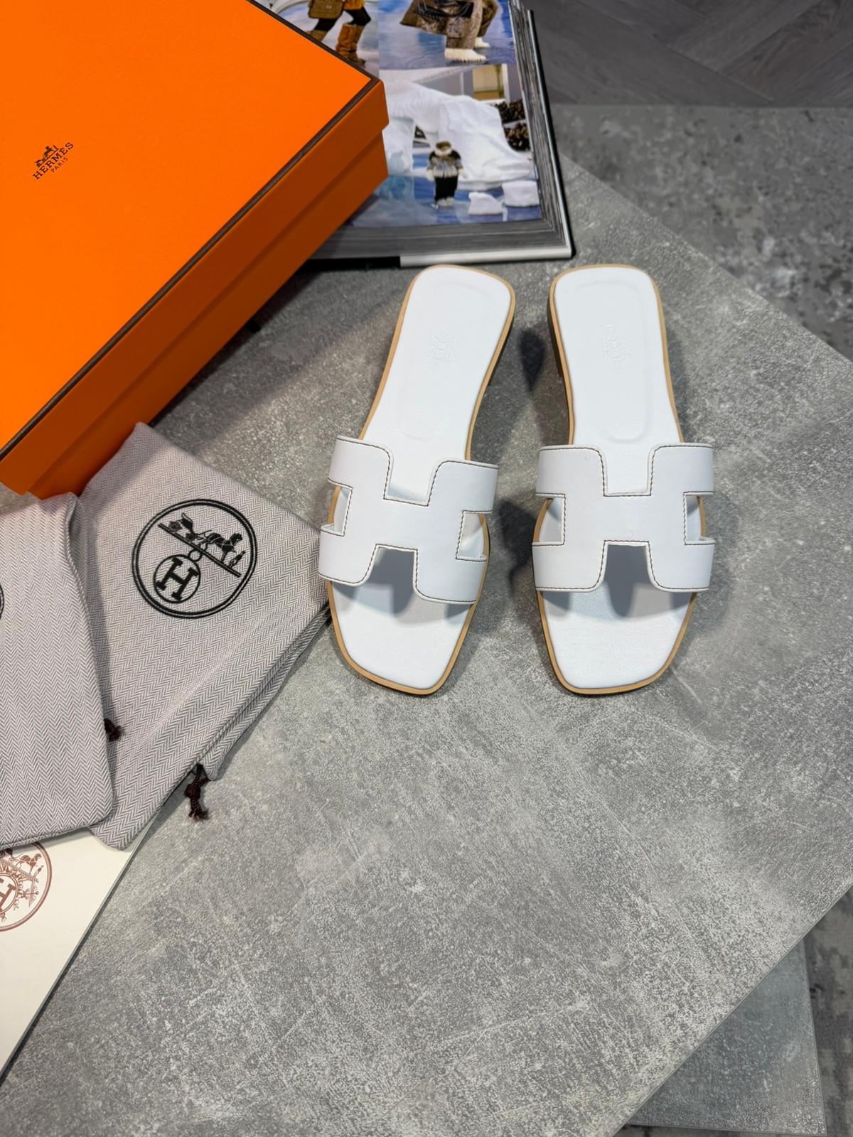 Herm Women sliders image 0