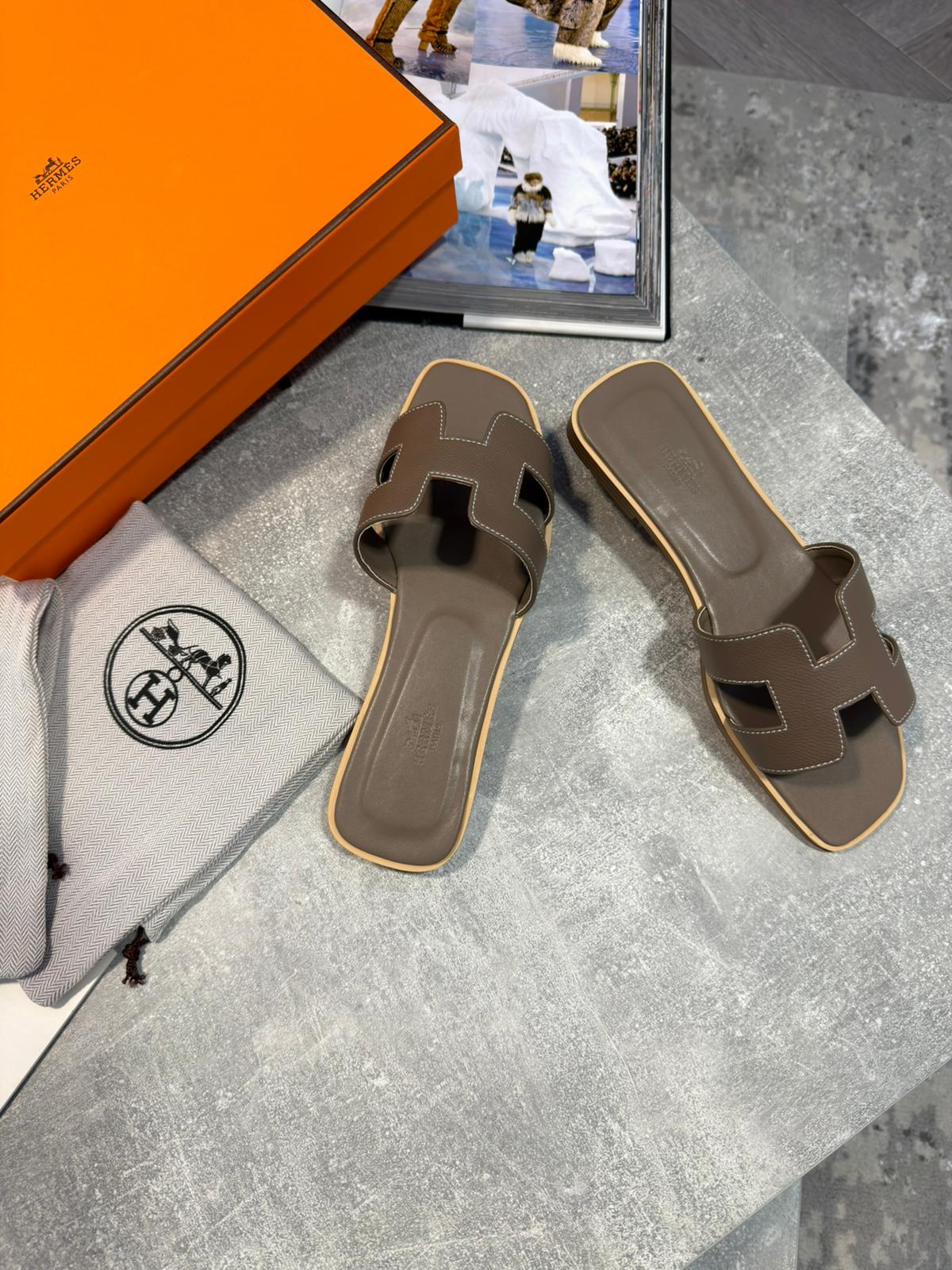 Herm Women sliders image 2
