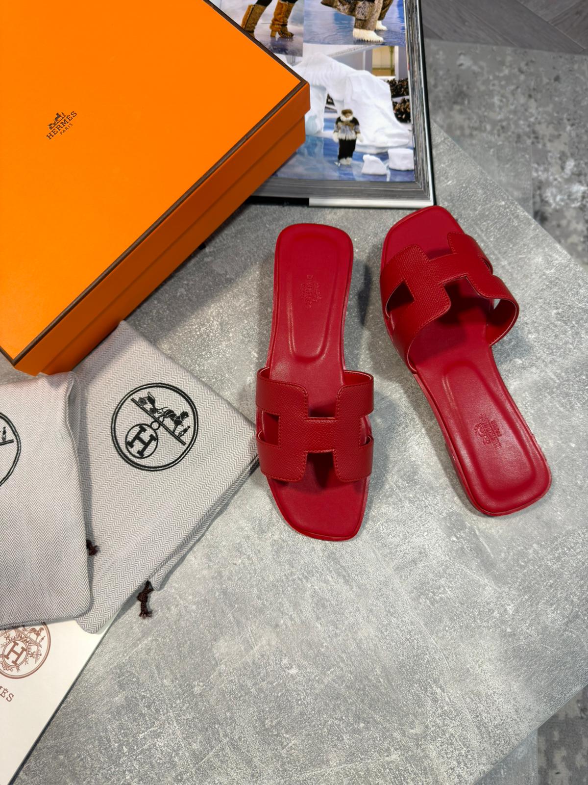 Herm Women sliders image 2