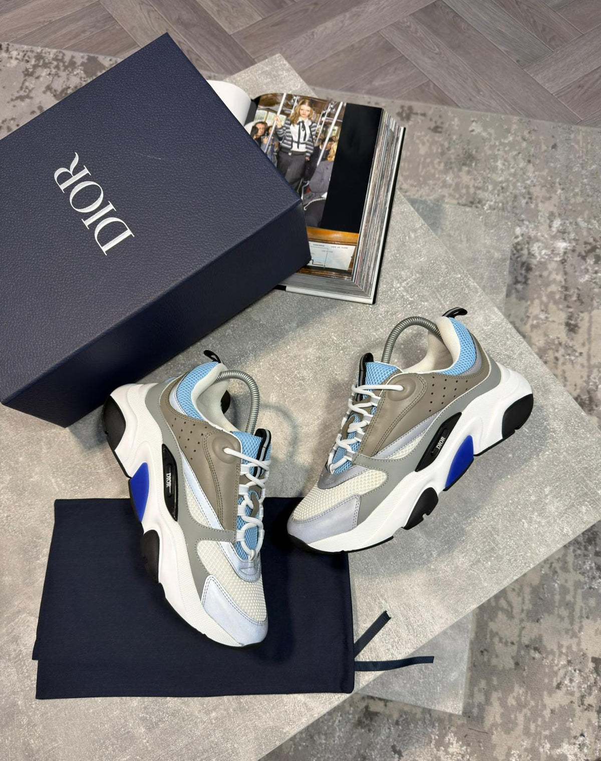 B22 baby blue image 0
