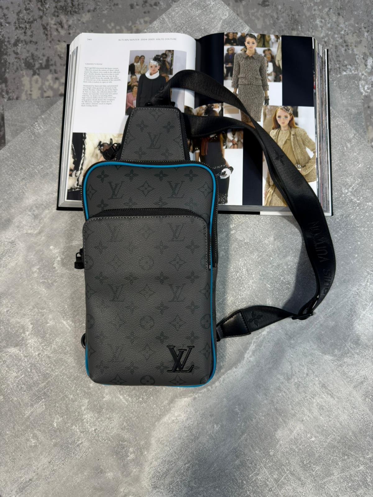 LV shoulder Bag image 0