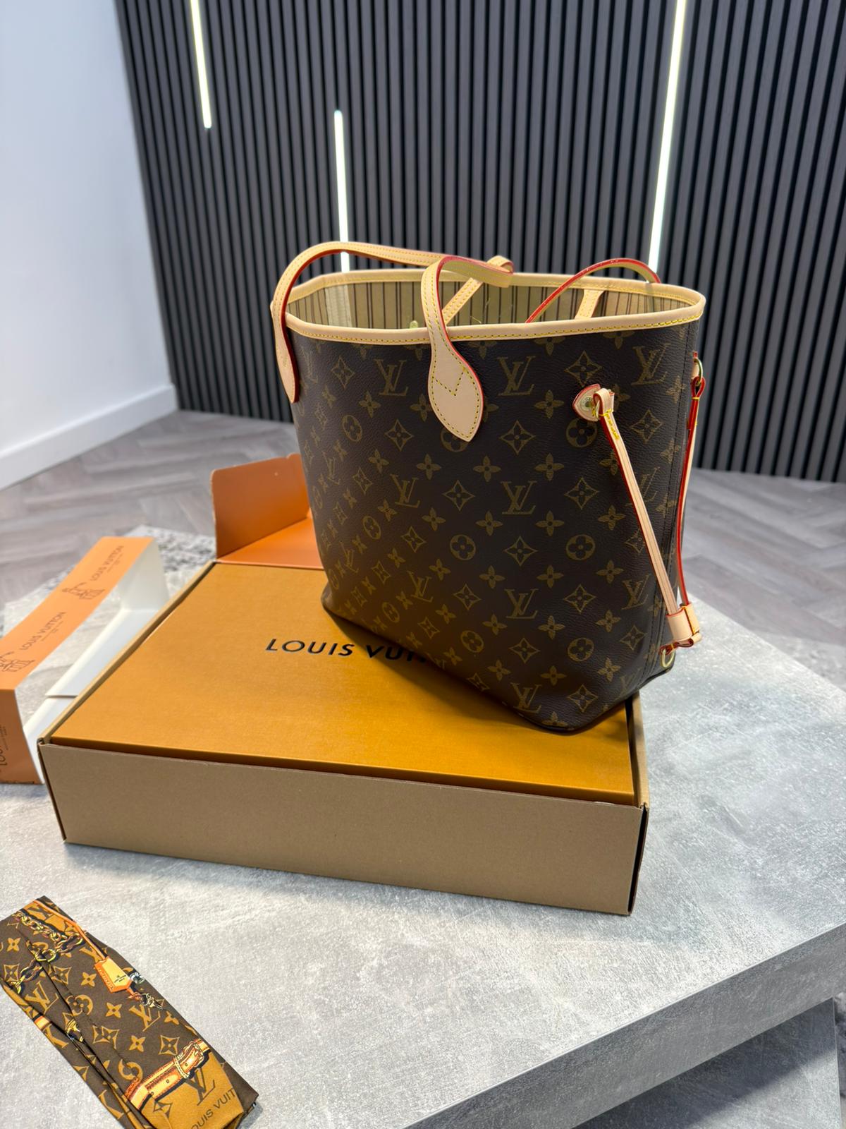Lv Neverfull Bag image 0