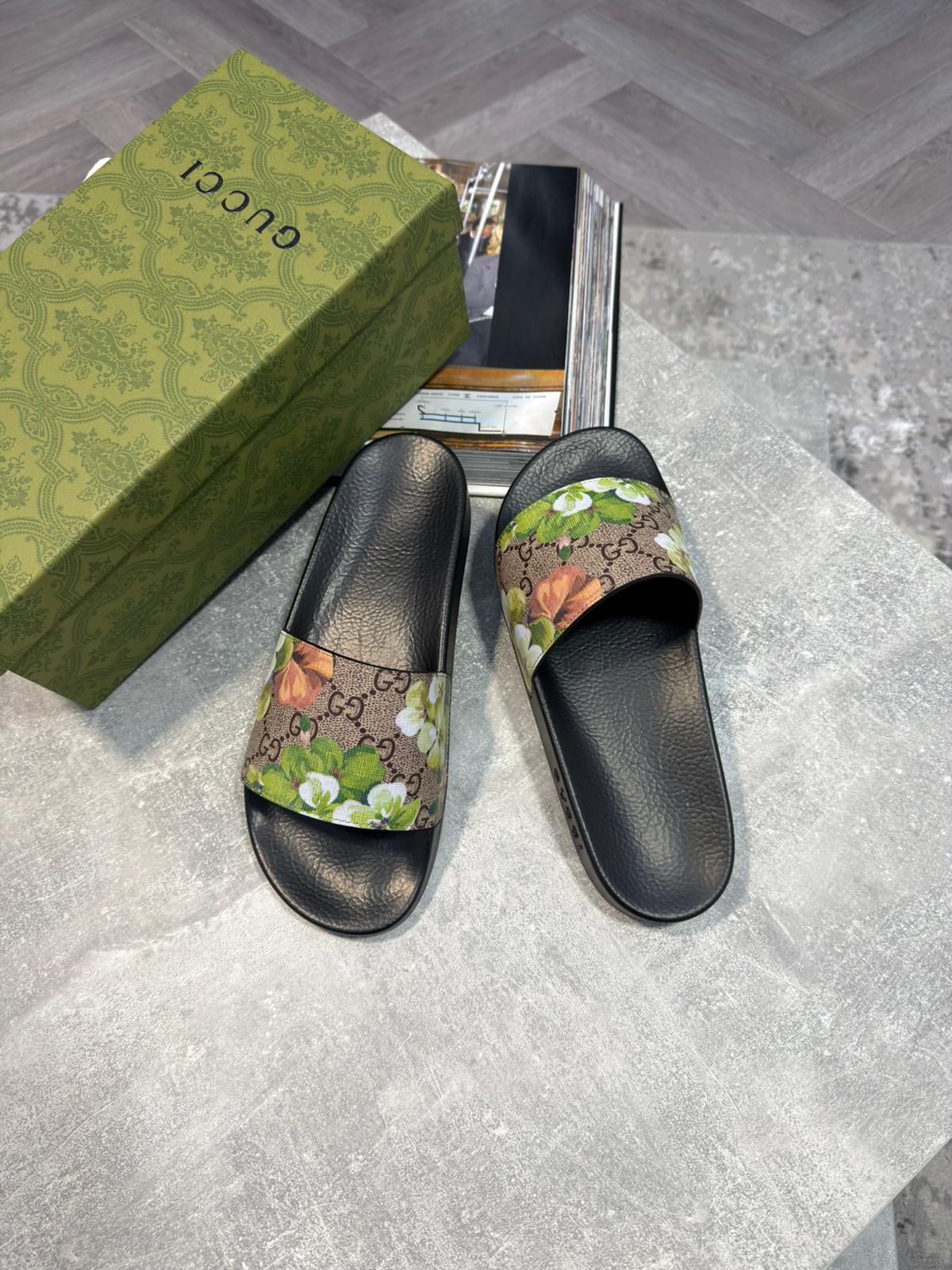 Gucci Sliders Women image 0