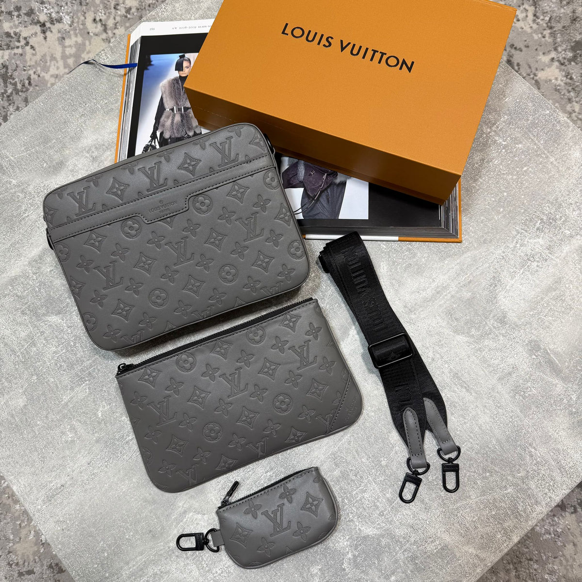 LV Messenger Grey image 0