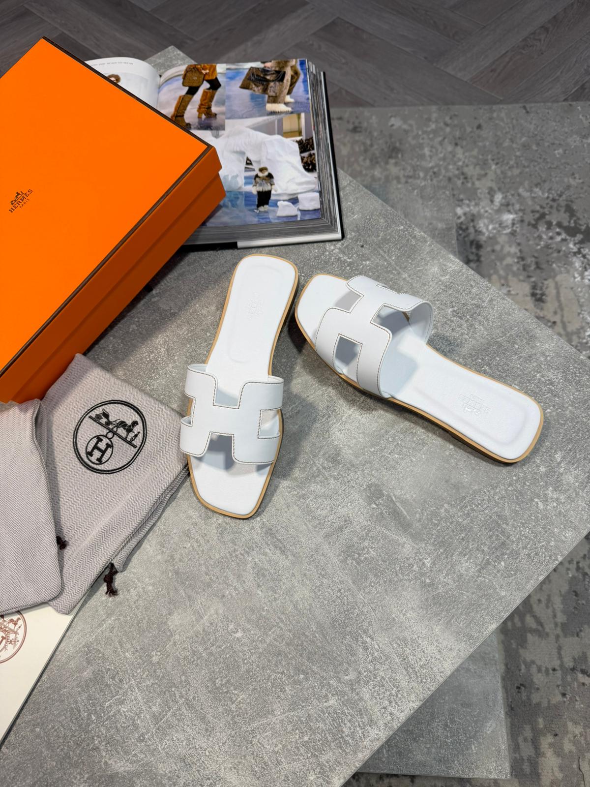 Herm Women sliders image 2
