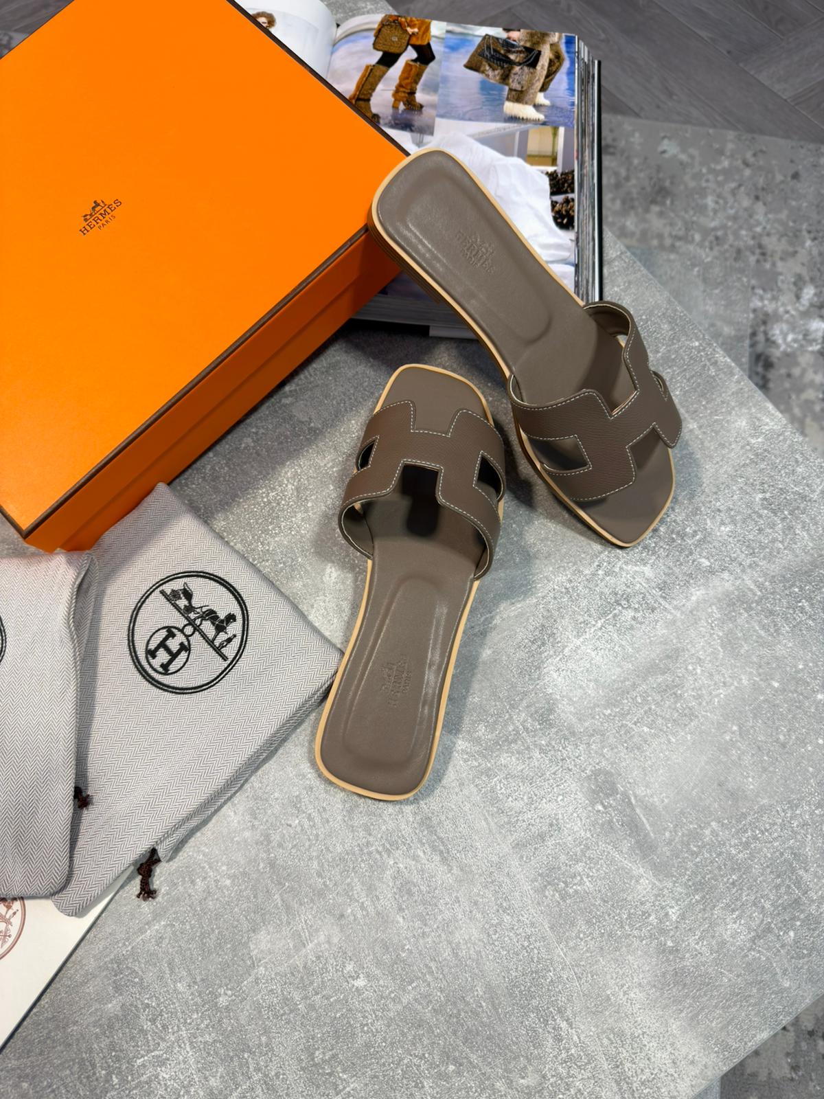 Herm Women sliders image 3