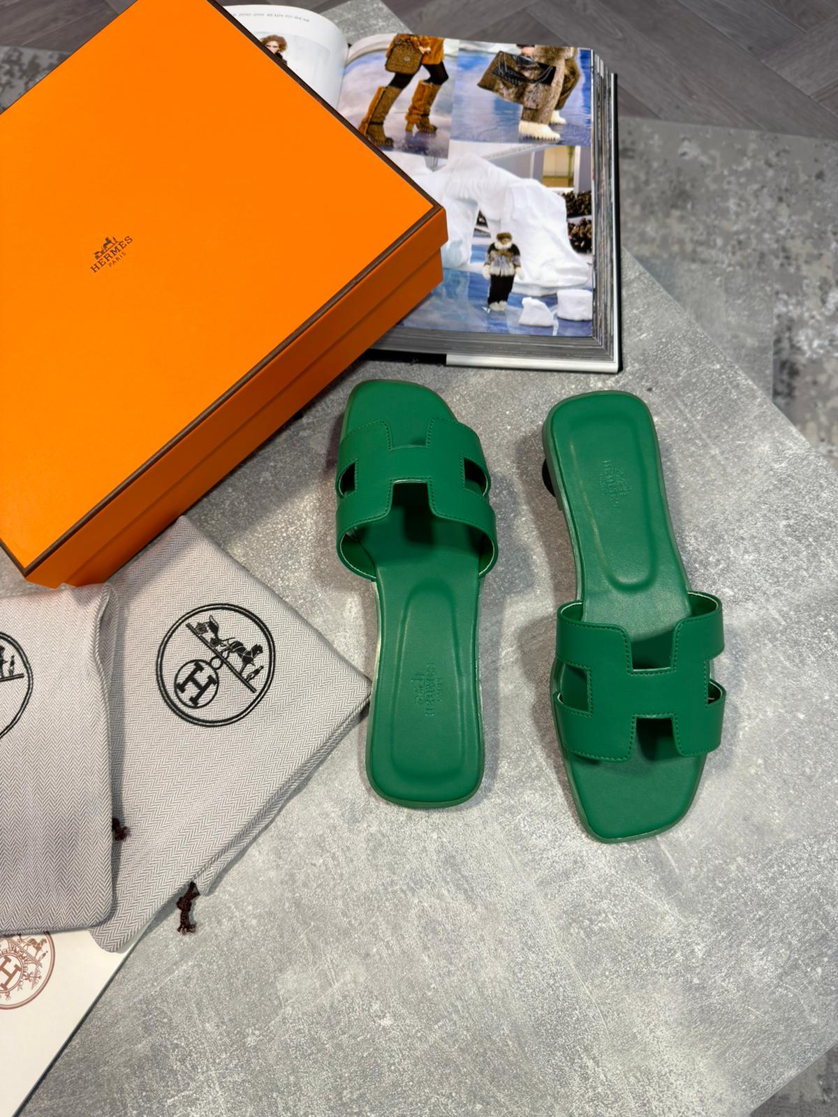 Herm Women sliders image 1