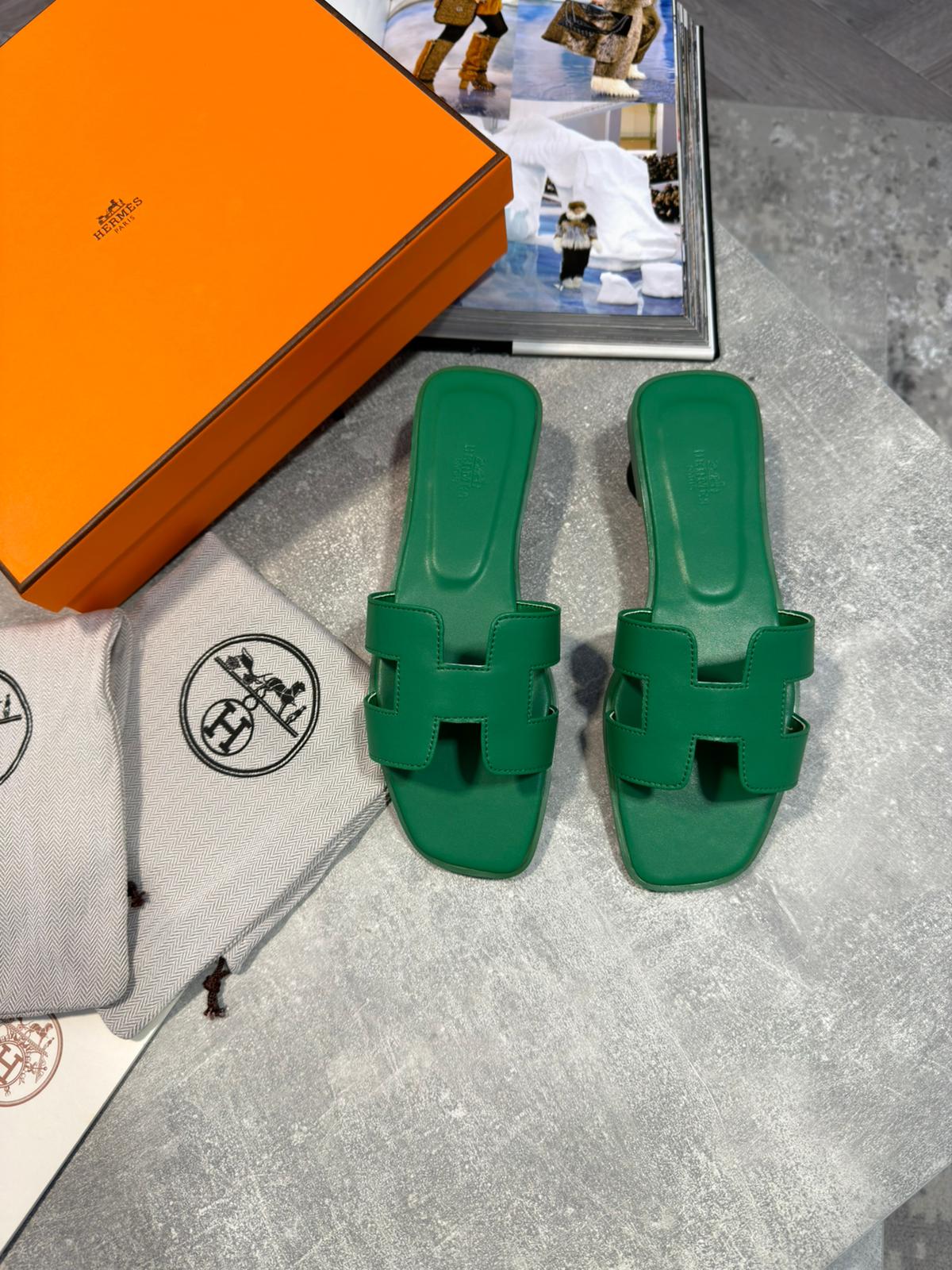 Herm Women sliders image 0