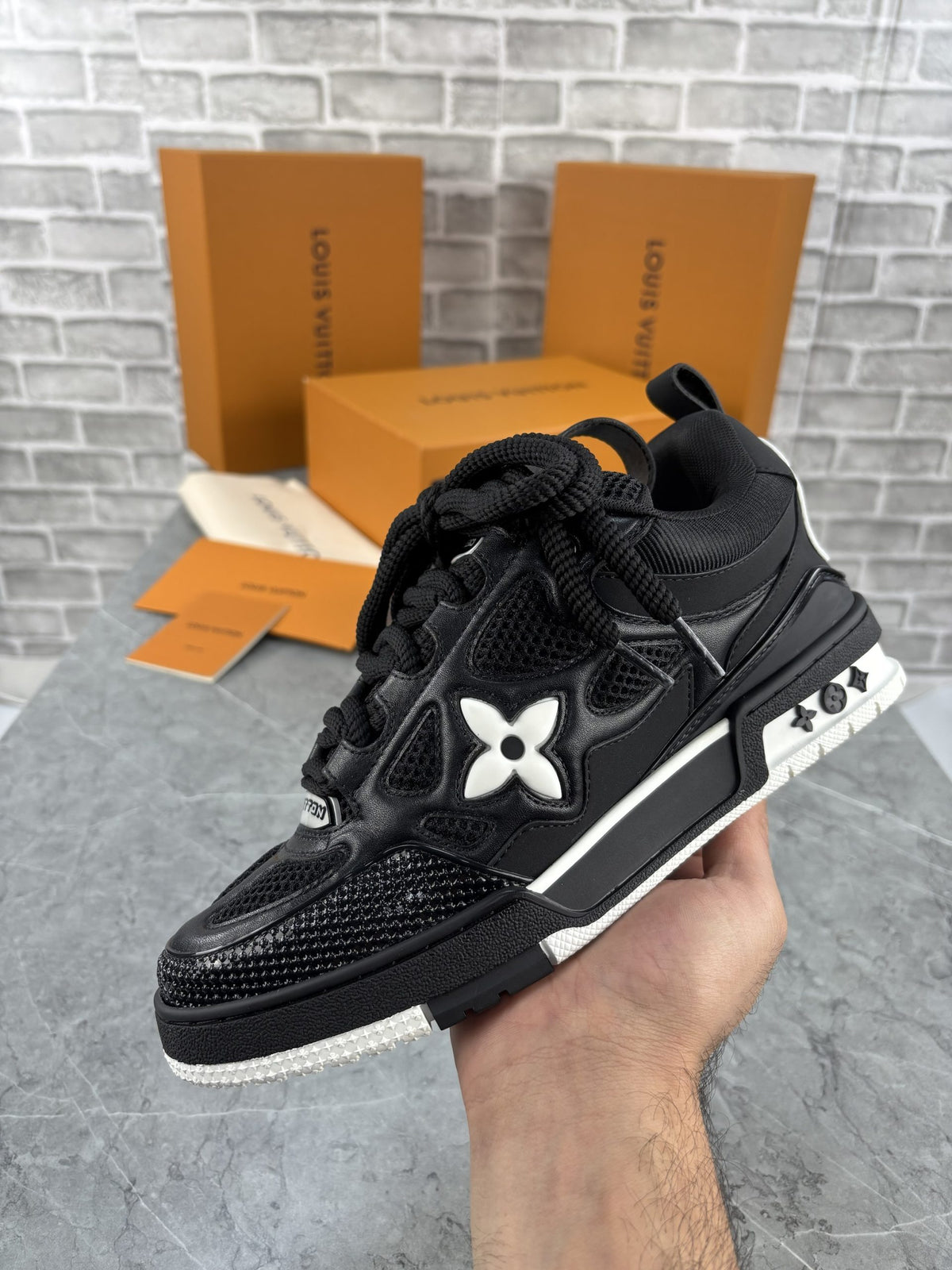 LV SNEAK image 0