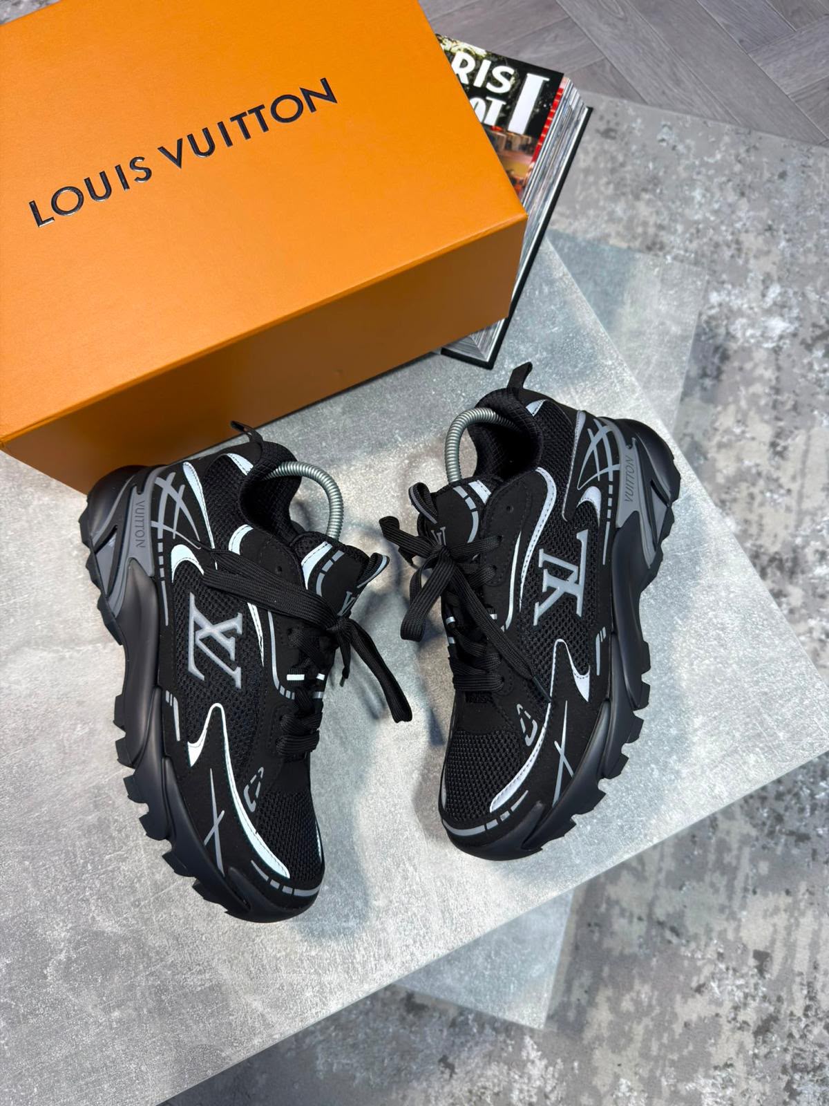 LV Tactic Runner Black LV