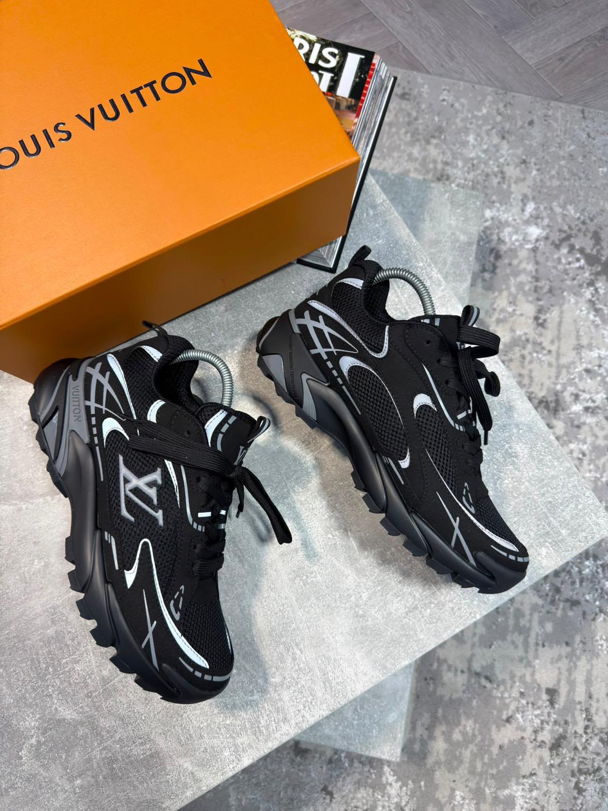 LV Tactic Runner Black LV