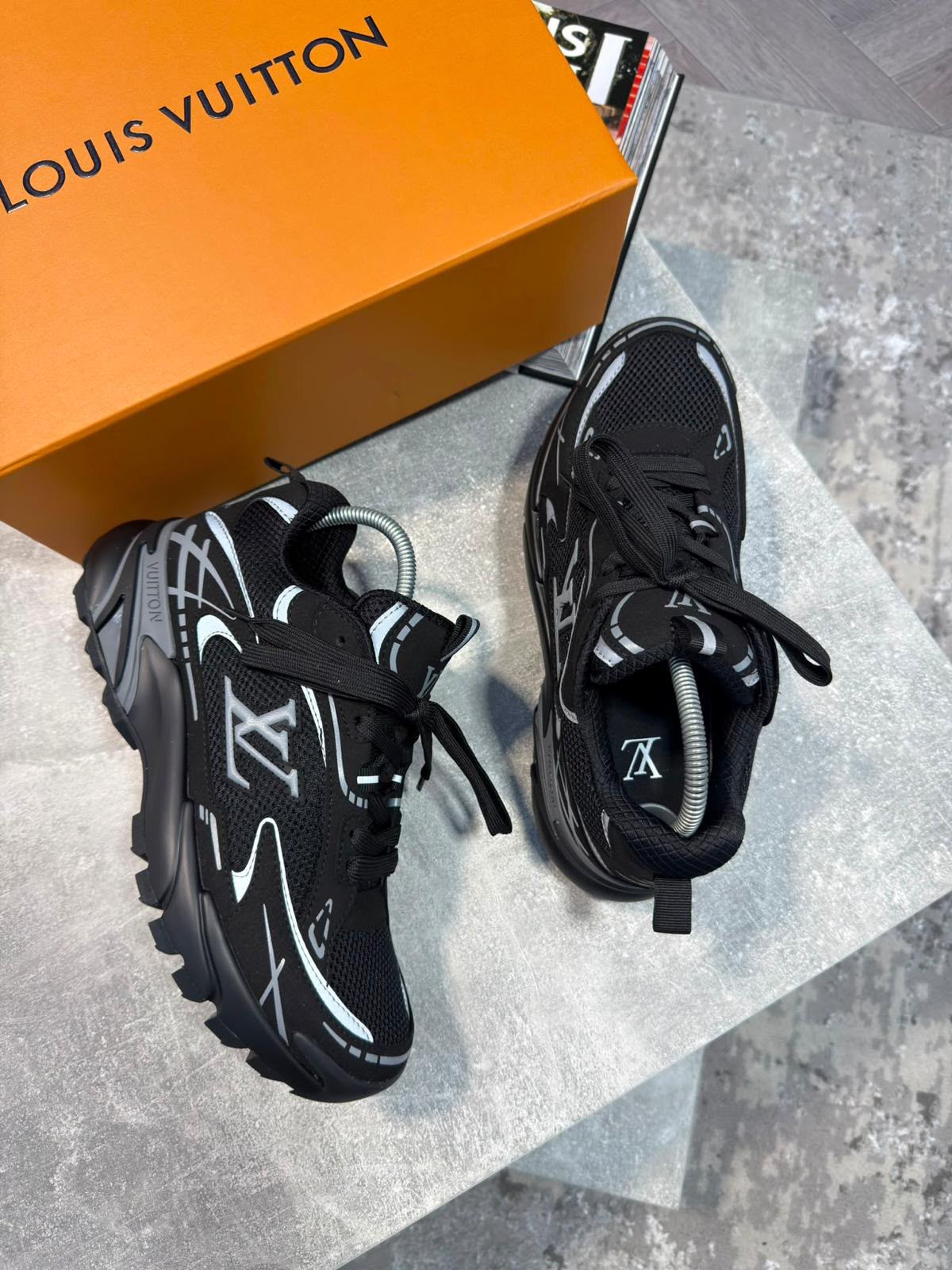 LV Tactic Runner Black LV