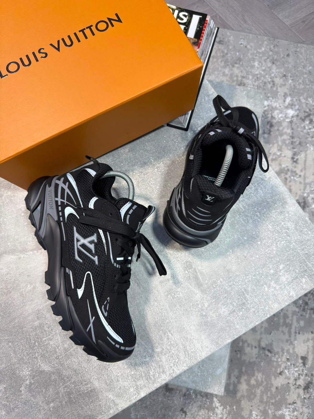 LV Tactic Runner Black LV
