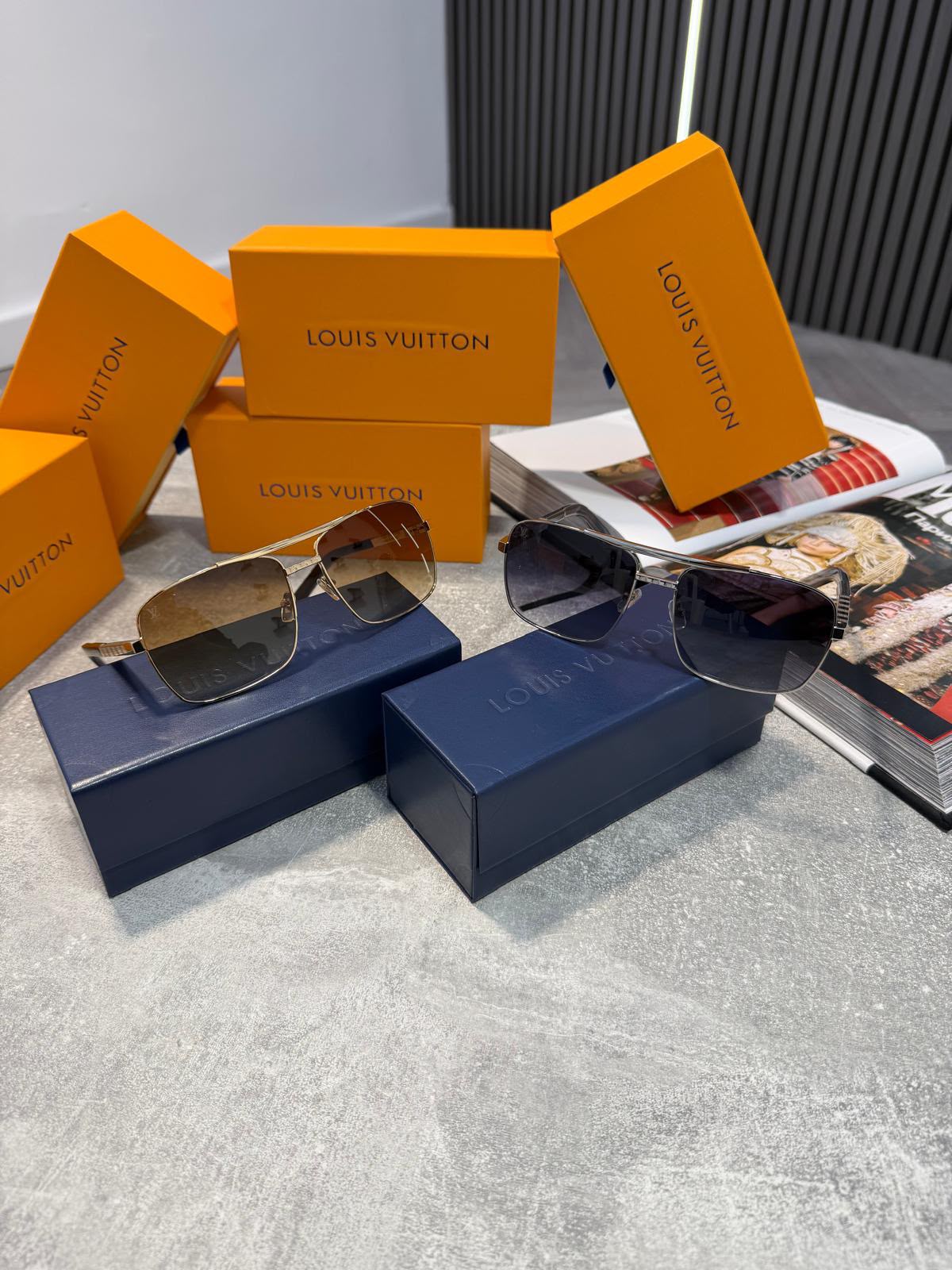 LV SUN-GLASSES Silver LV