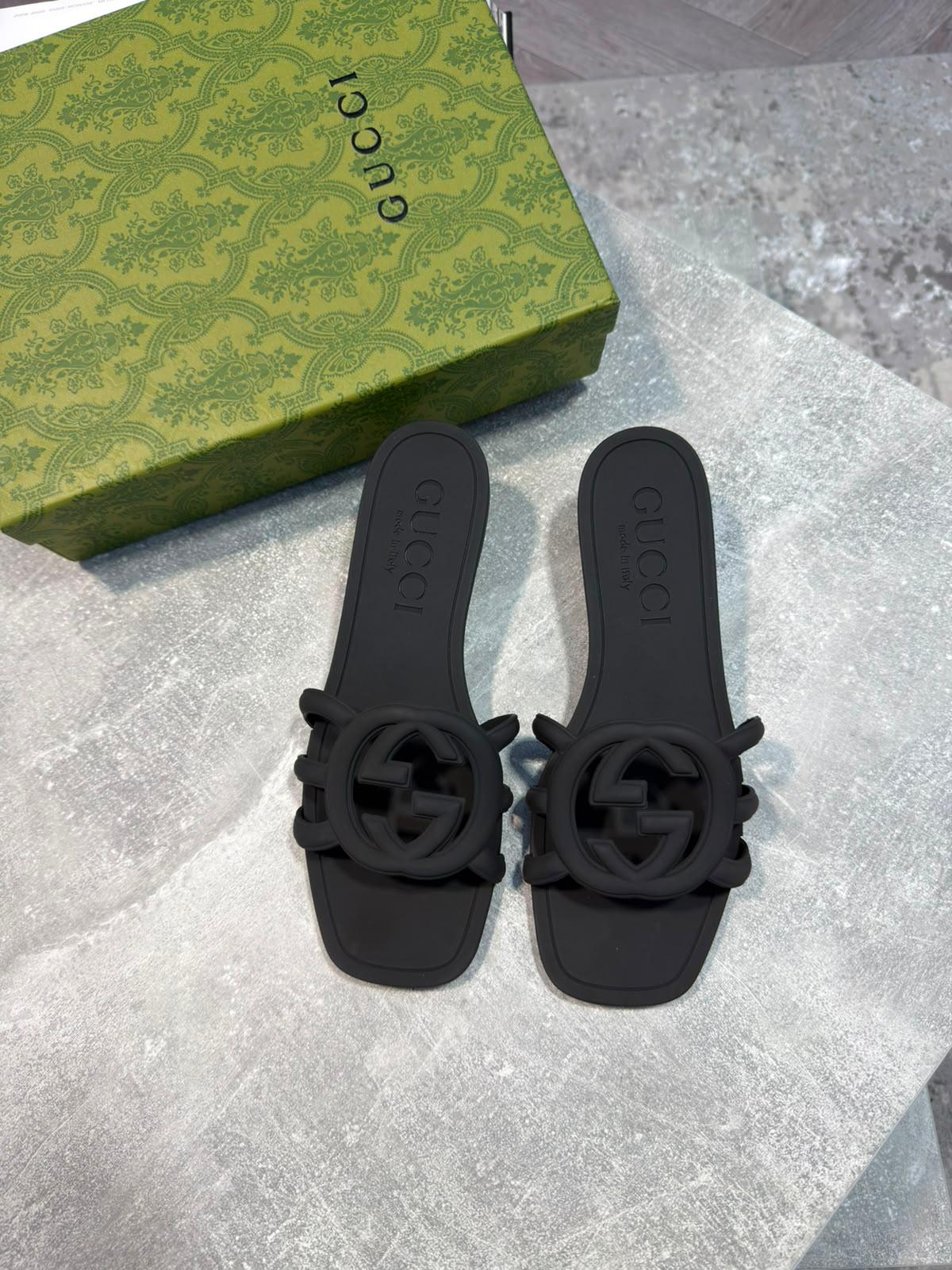 UCCI Women Sliders Black UCCI