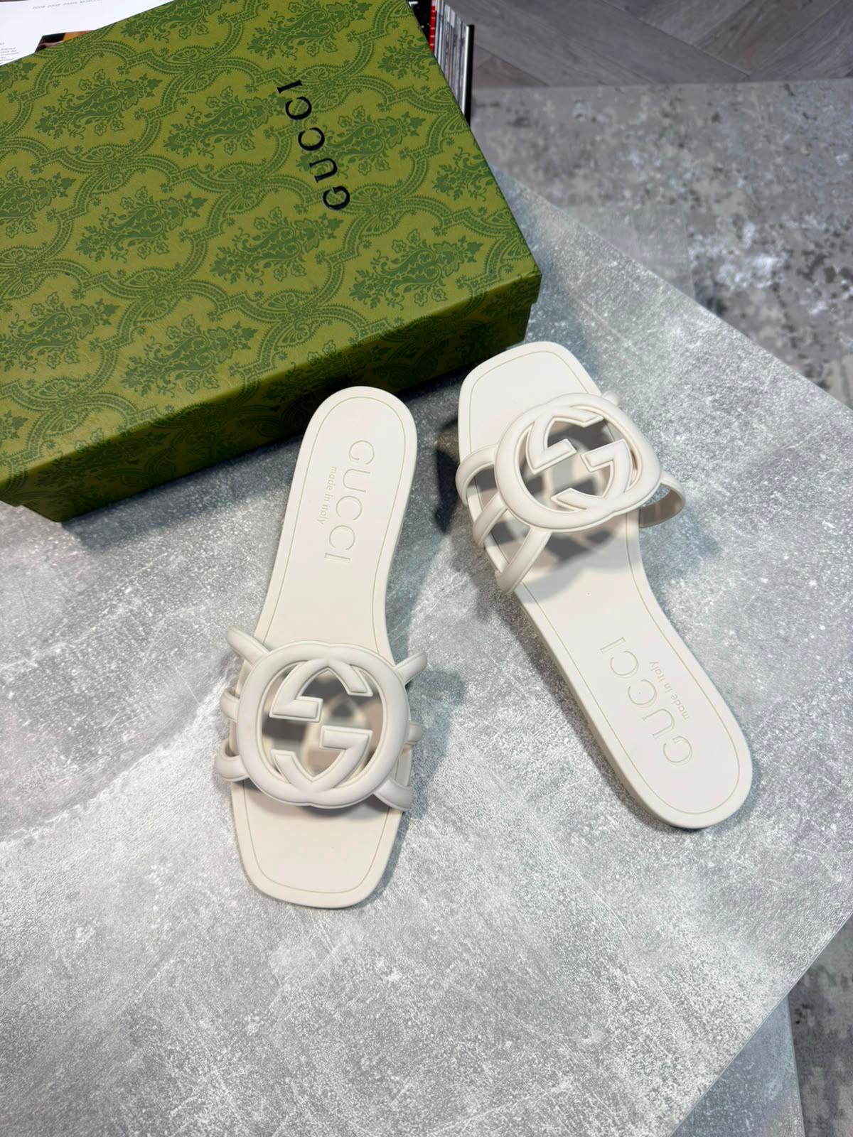 UCCI Women Sliders White UCCI