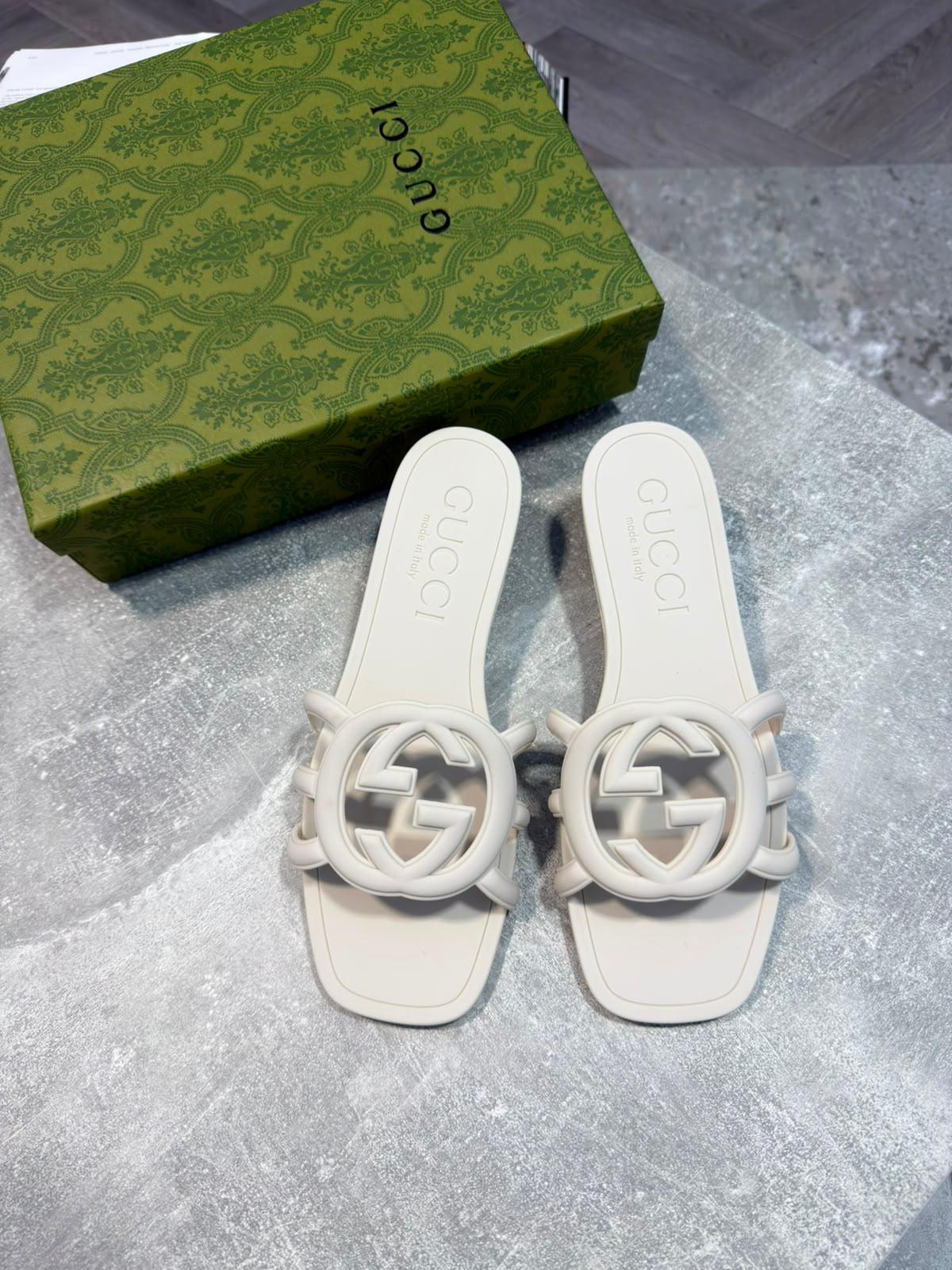 UCCI Women Sliders White UCCI