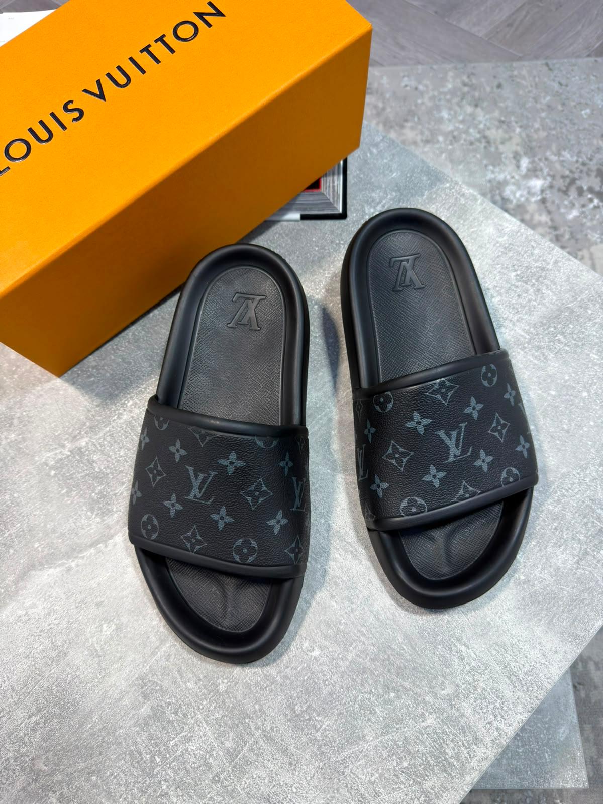 LV Waterfront Puffer Mens Slider LV