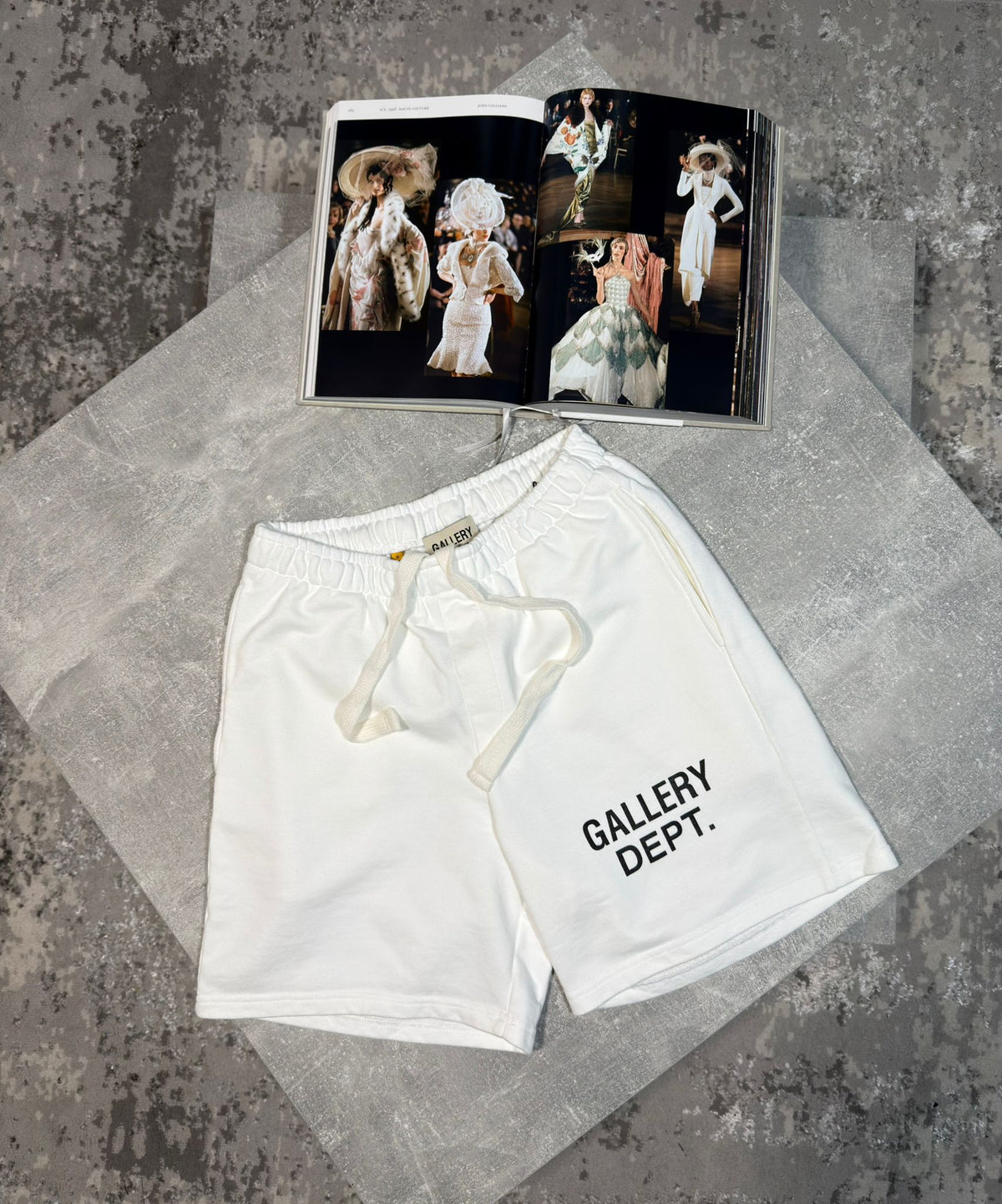 GD shorts White image 0