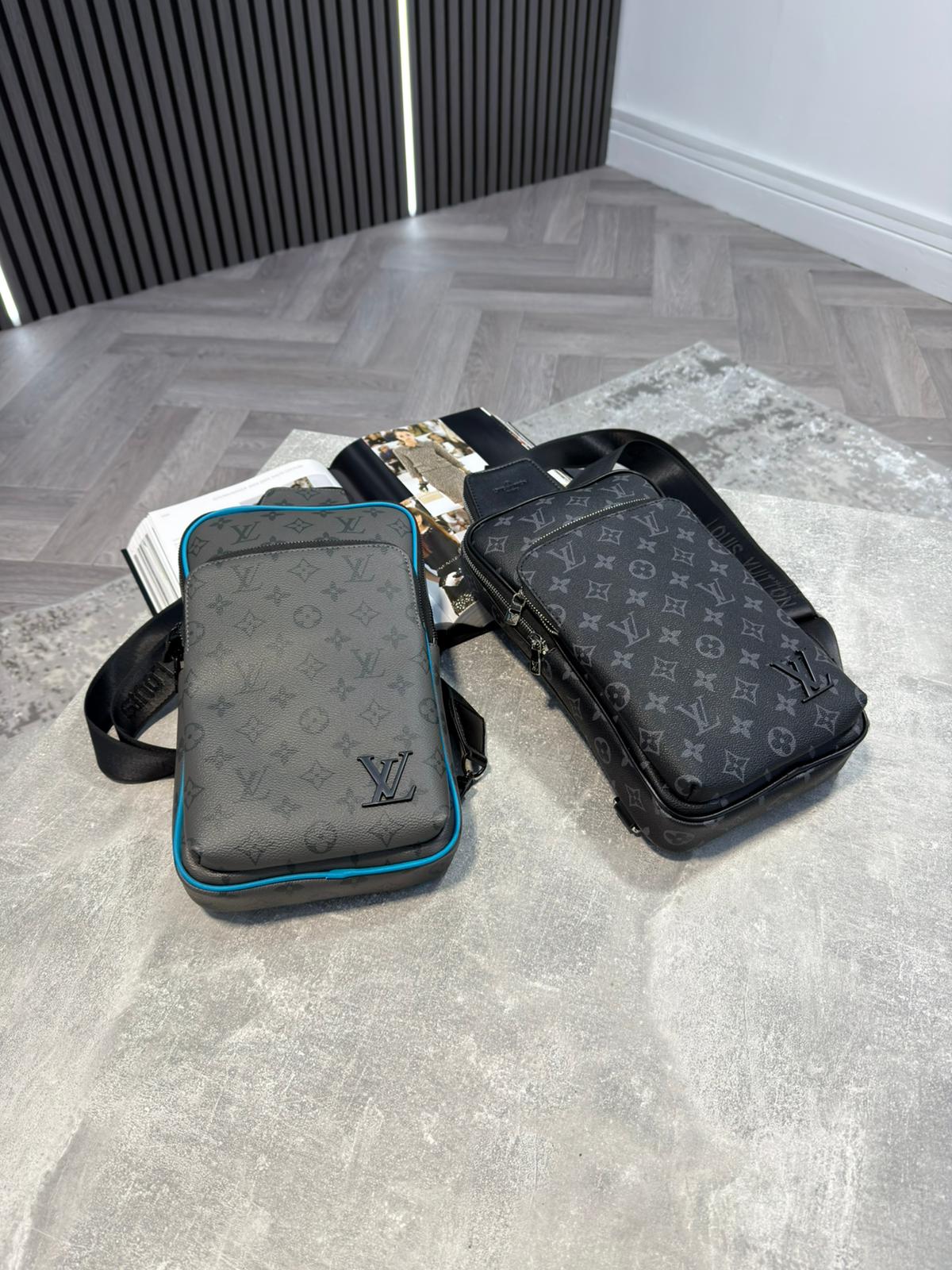 LV shoulder Bag image 4