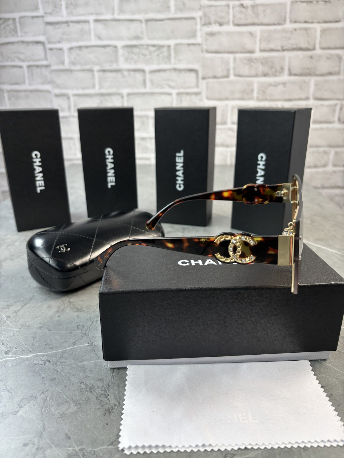 GC GOLD GLASSES image 1