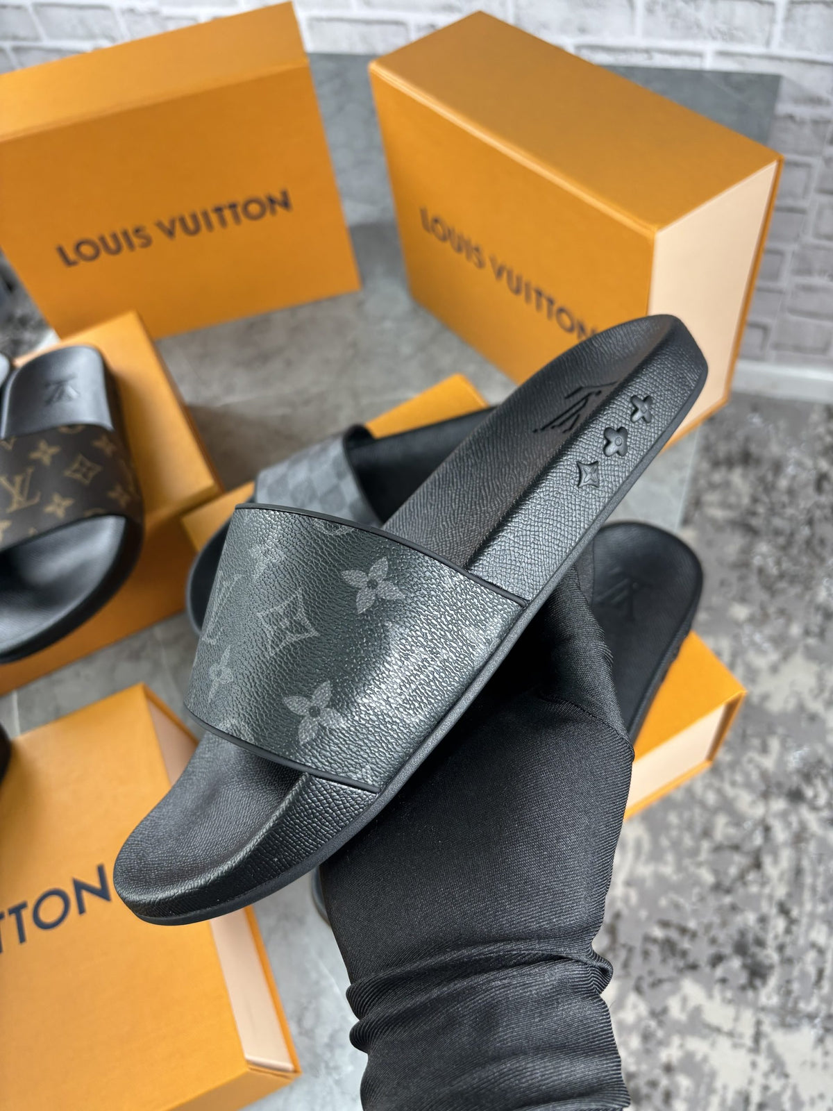 BLACK LV SLIDER - 6 image
