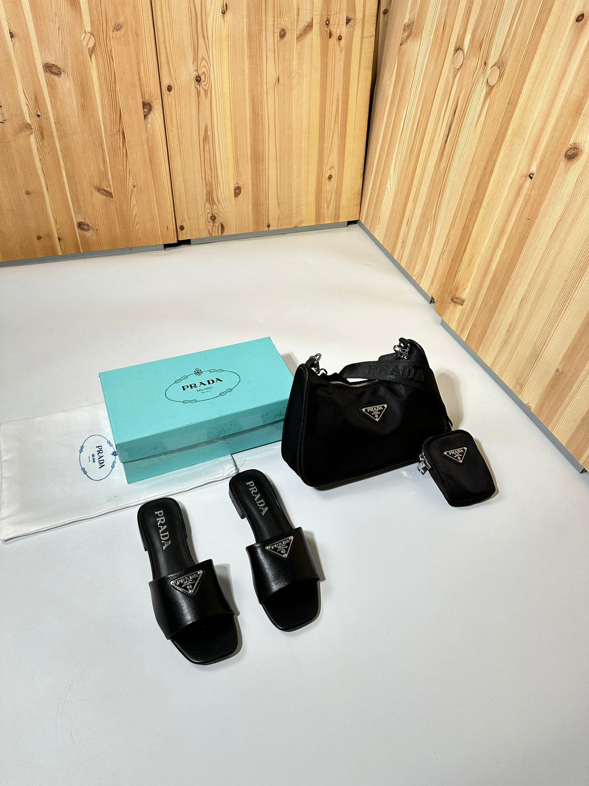 PDA BLACK SLIDES image 7