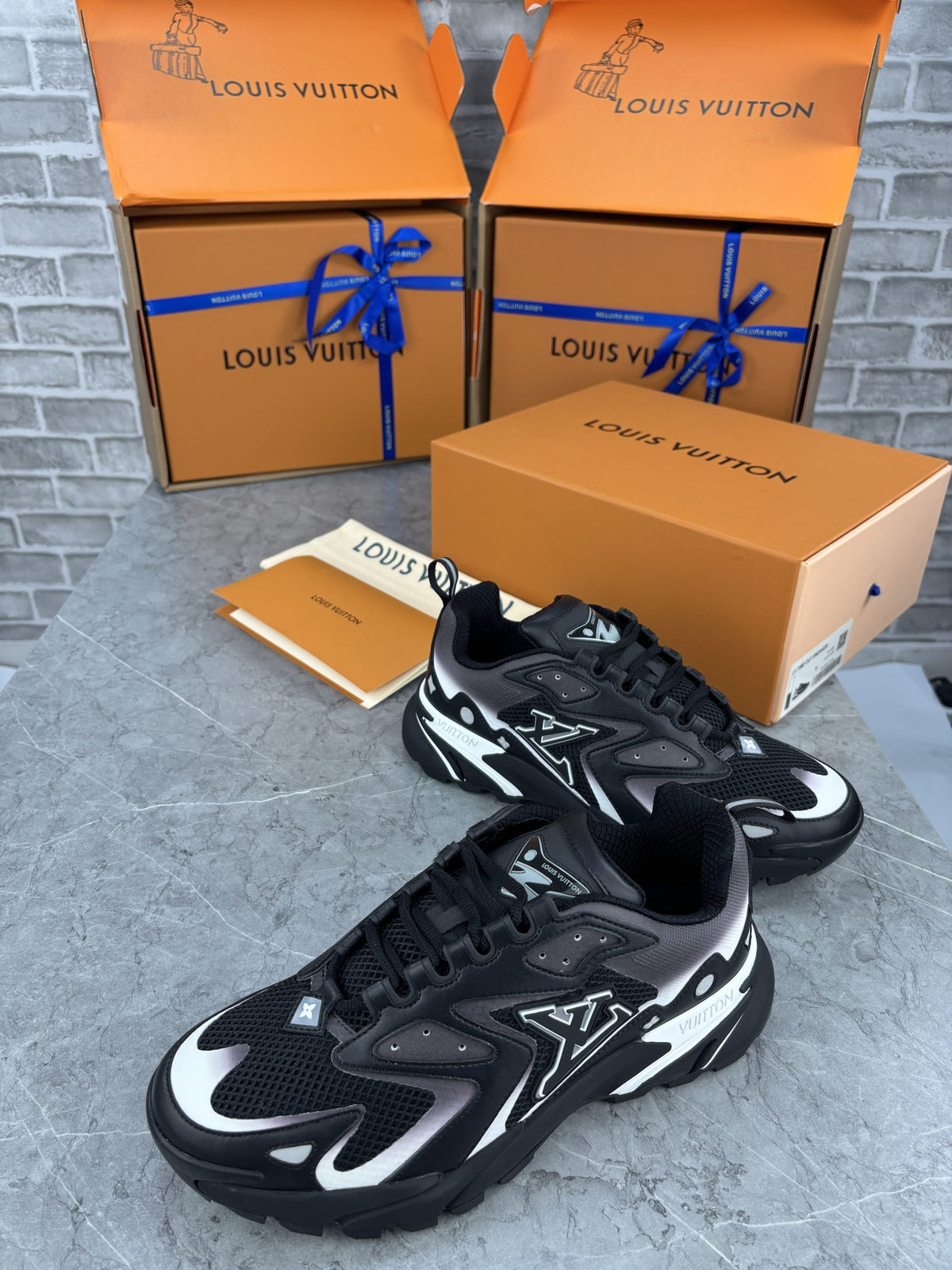 LV SNEAK image 3