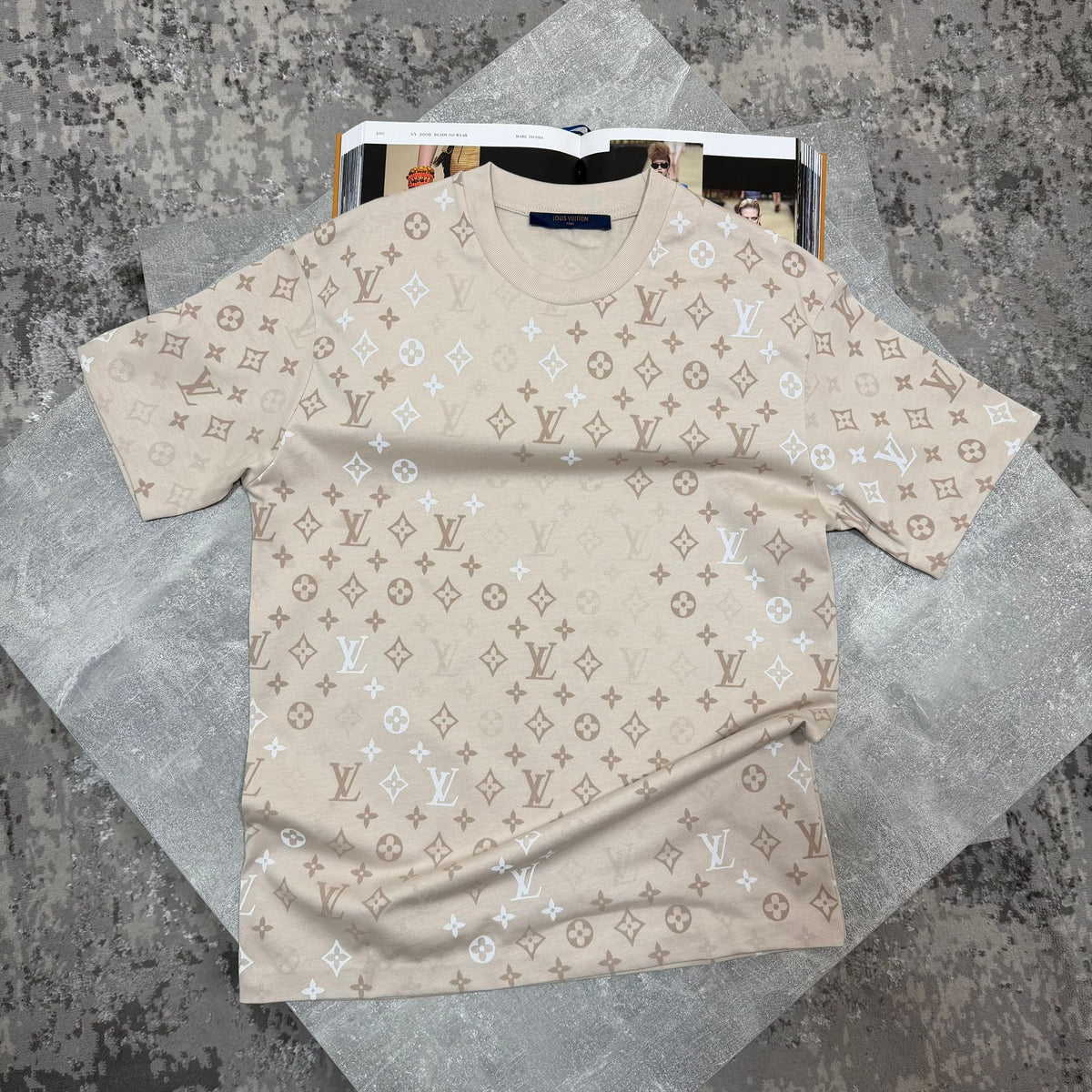 LV tshirt Beige image 0