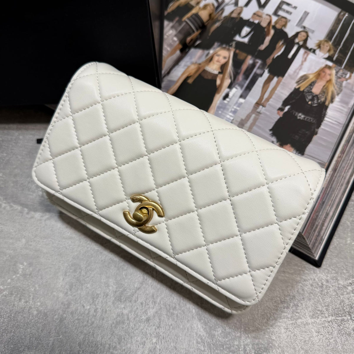 CHN Bag White image 2