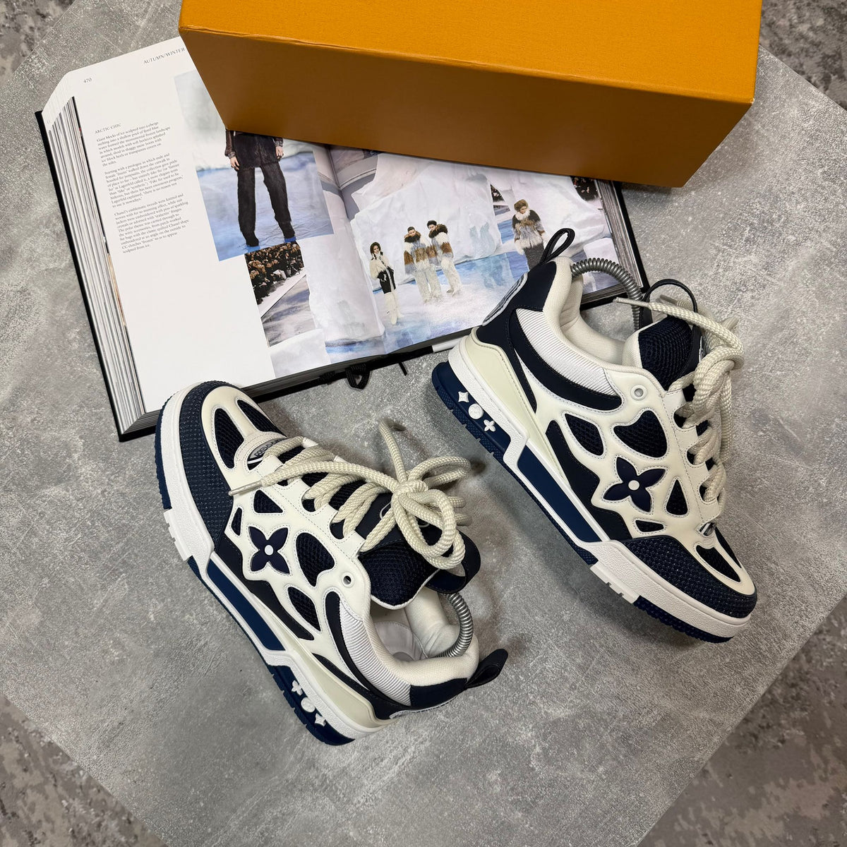 LV skates blue image 0