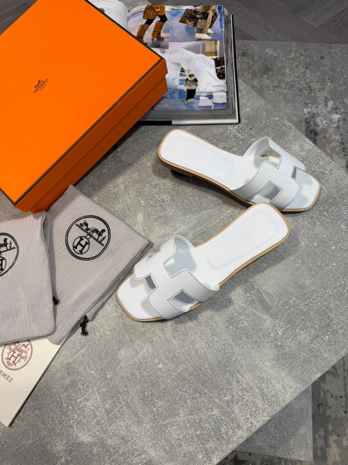 Herm Women sliders image 1