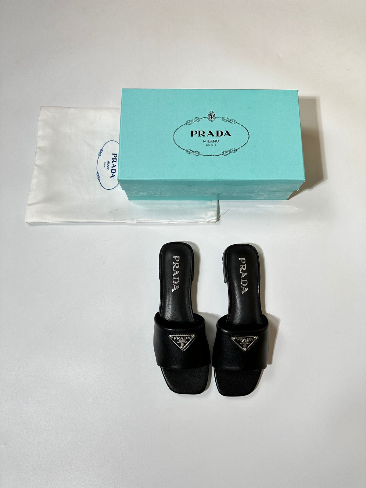 PDA BLACK SLIDES image 5