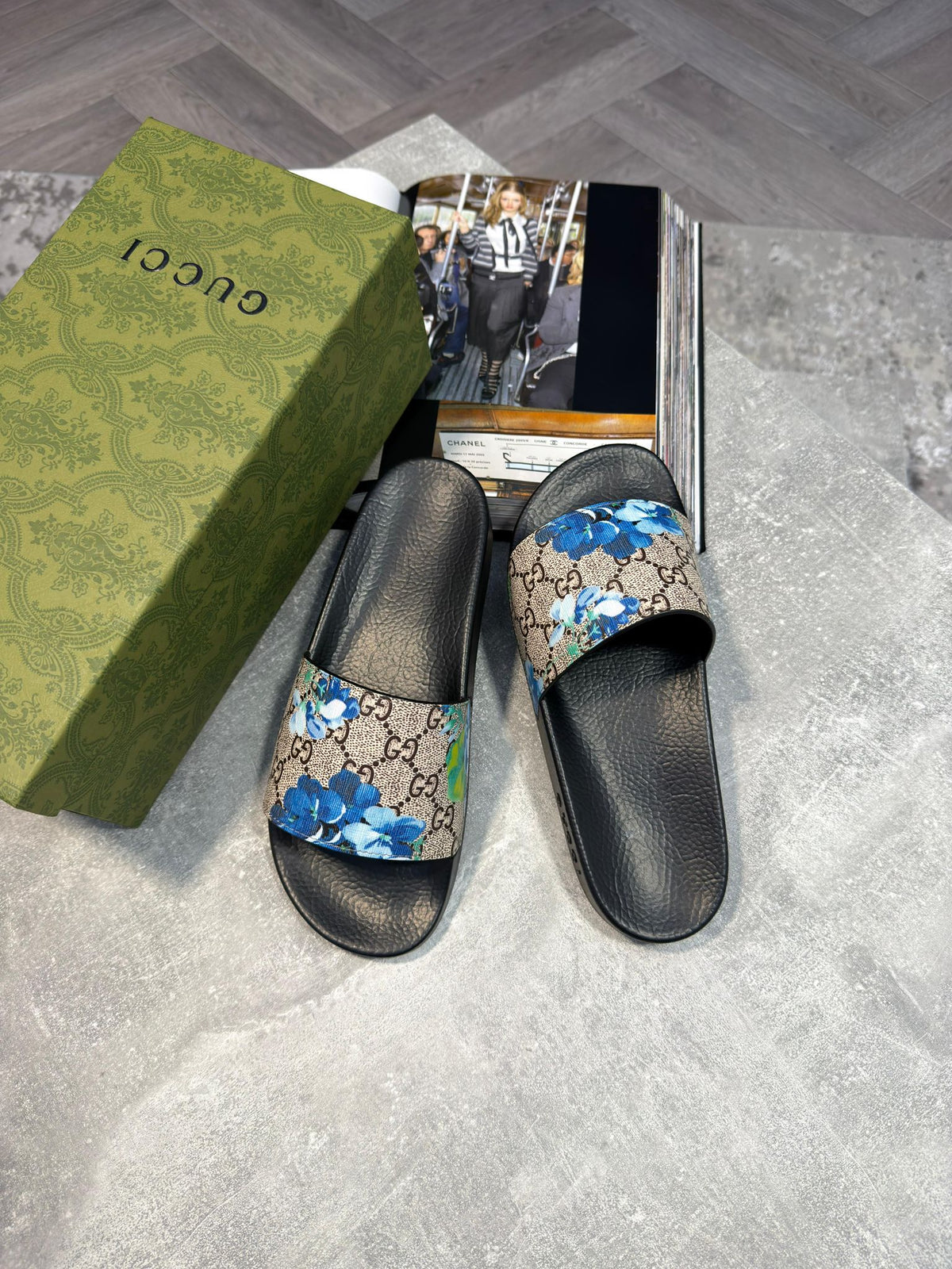 Gucci Sliders Women image 0