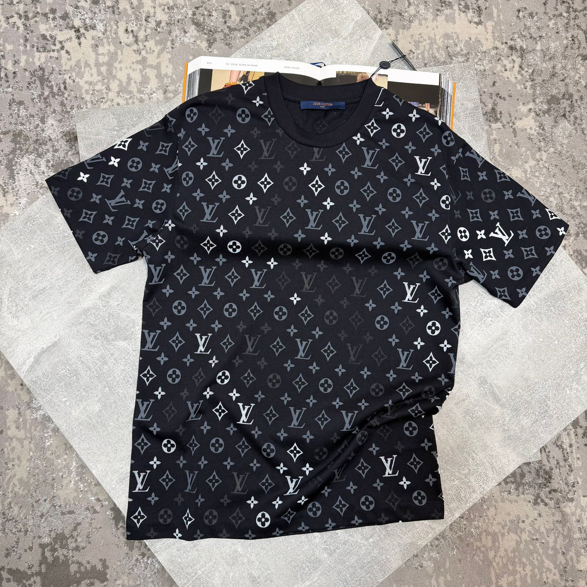 LV tshirt Black image 0